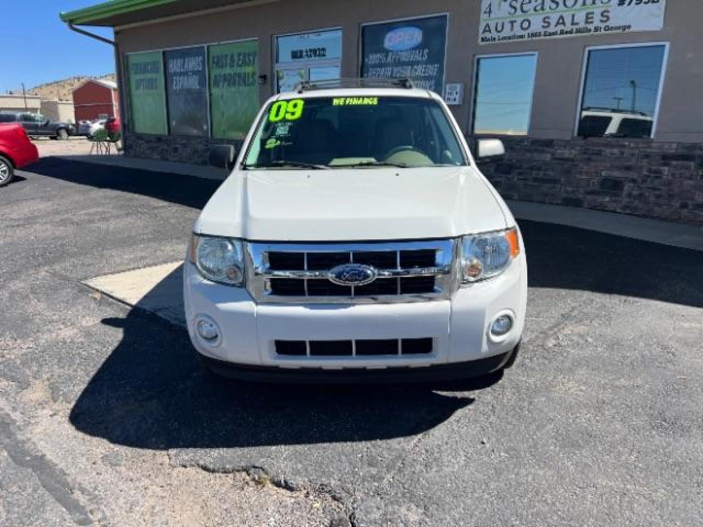 2009 White Suede /Camel Cloth Interior Ford Escape XLT FWD V6 (1FMCU03GX9K) with an 3.0L V6 DOHC 24V engine, 4-Speed Automatic transmission, located at 1865 East Red Hills Pkwy, St. George, 84770, (435) 628-0023, 37.120850, -113.543640 - Photo#2