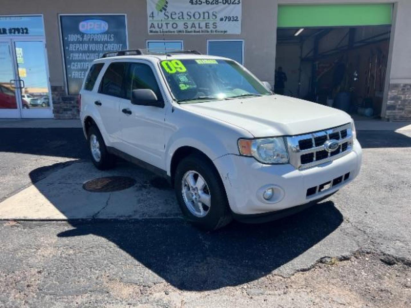 2009 White Suede /Camel Cloth Interior Ford Escape XLT FWD V6 (1FMCU03GX9K) with an 3.0L V6 DOHC 24V engine, 4-Speed Automatic transmission, located at 940 North Main Street, Cedar City, UT, 84720, (435) 628-0023, 37.692936, -113.061897 - We specialize in helping ALL people get the best financing available. No matter your credit score, good, bad or none we can get you an amazing rate. Had a bankruptcy, divorce, or repossessions? We give you the green light to get your credit back on the road. Low down and affordable payments that fit - Photo#1