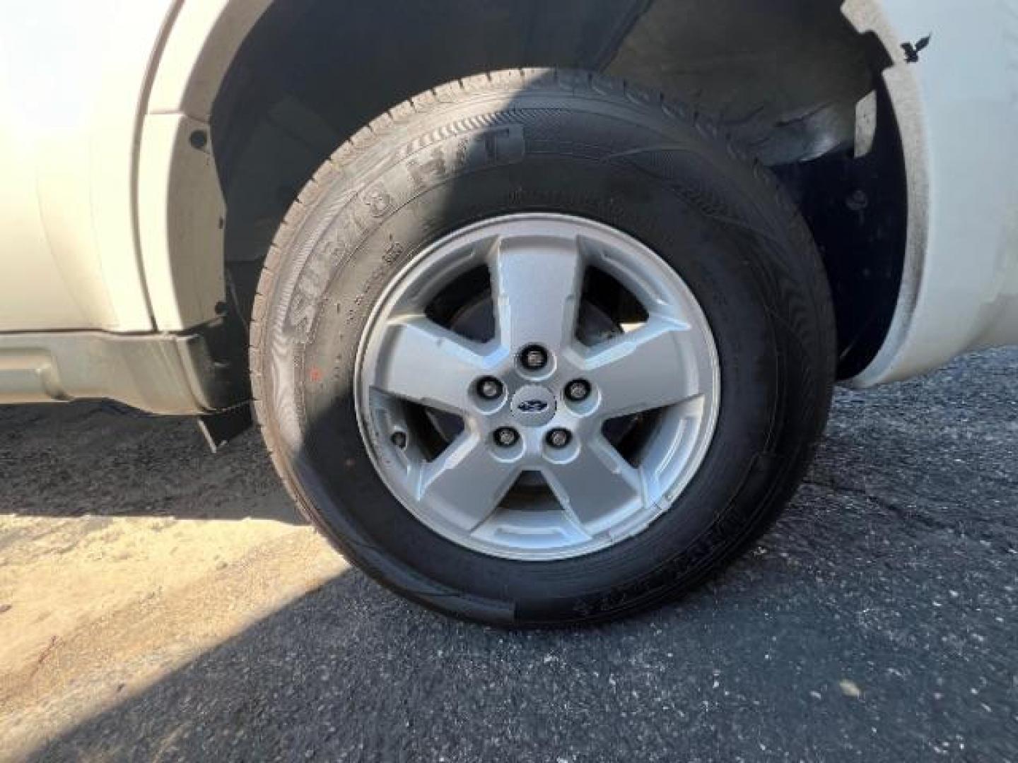 2009 White Suede /Camel Cloth Interior Ford Escape XLT FWD V6 (1FMCU03GX9K) with an 3.0L V6 DOHC 24V engine, 4-Speed Automatic transmission, located at 940 North Main Street, Cedar City, UT, 84720, (435) 628-0023, 37.692936, -113.061897 - We specialize in helping ALL people get the best financing available. No matter your credit score, good, bad or none we can get you an amazing rate. Had a bankruptcy, divorce, or repossessions? We give you the green light to get your credit back on the road. Low down and affordable payments that fit - Photo#11