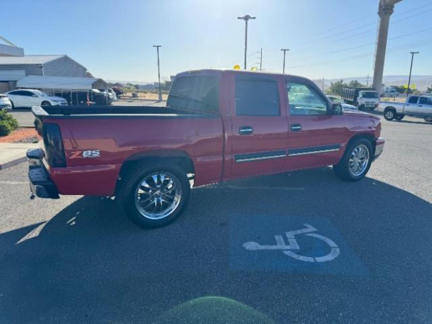 2006 Victory Red /Dark Charcoal Cloth Interior Chevrolet Silverado 1500 LS2 Crew Cab 2WD (2GCEC13V861) with an 4.8L V8 OHV 16V engine, 4-Speed Automatic transmission, located at 1865 East Red Hills Pkwy, St. George, 84770, (435) 628-0023, 37.120850, -113.543640 - We specialize in helping ALL people get the best financing available. No matter your credit score, good, bad or none we can get you an amazing rate. Had a bankruptcy, divorce, or repossessions? We give you the green light to get your credit back on the road. Low down and affordable payments that fit - Photo#9