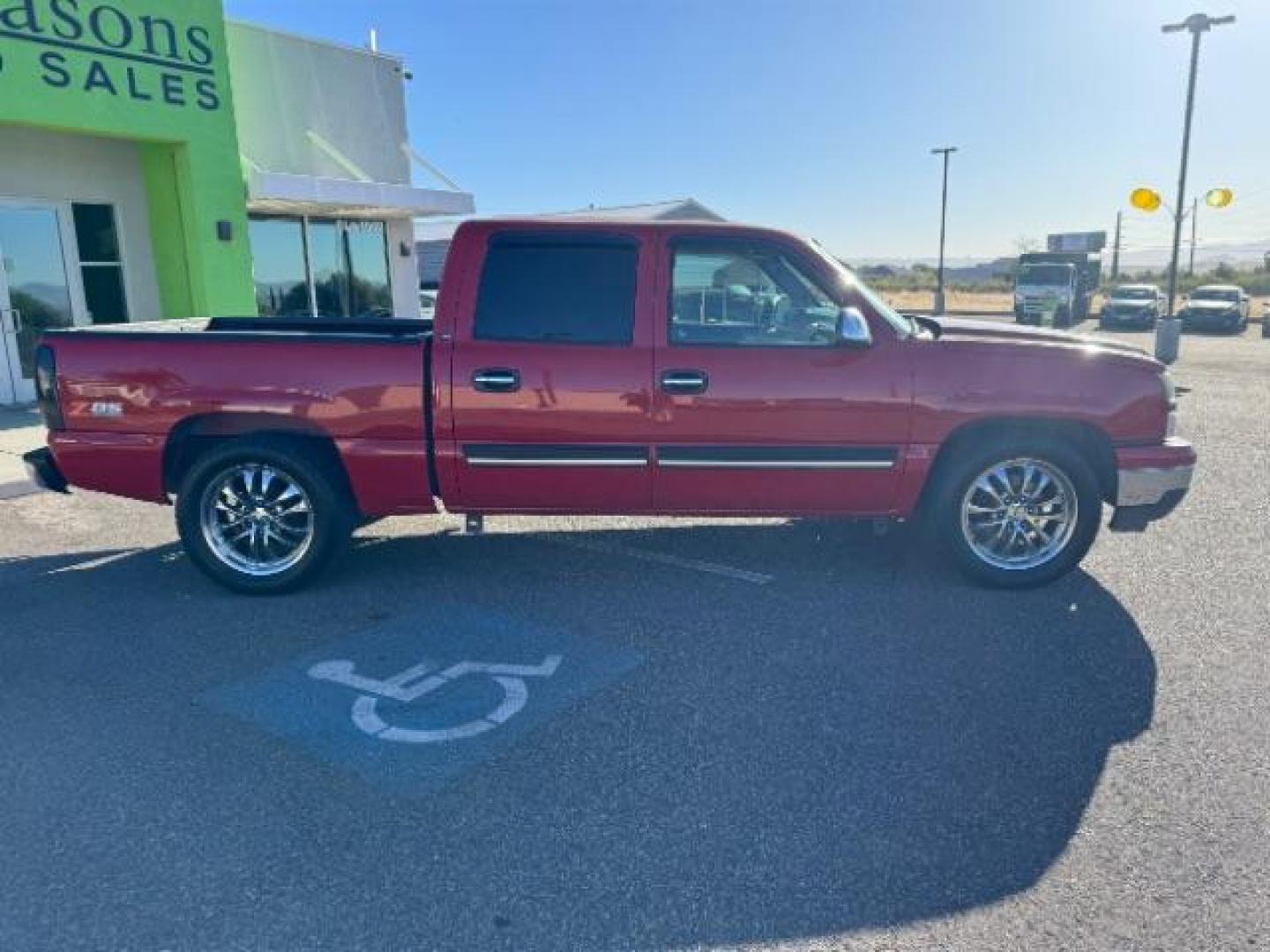 2006 Victory Red /Dark Charcoal Cloth Interior Chevrolet Silverado 1500 LS2 Crew Cab 2WD (2GCEC13V861) with an 4.8L V8 OHV 16V engine, 4-Speed Automatic transmission, located at 1865 East Red Hills Pkwy, St. George, 84770, (435) 628-0023, 37.120850, -113.543640 - We specialize in helping ALL people get the best financing available. No matter your credit score, good, bad or none we can get you an amazing rate. Had a bankruptcy, divorce, or repossessions? We give you the green light to get your credit back on the road. Low down and affordable payments that fit - Photo#10