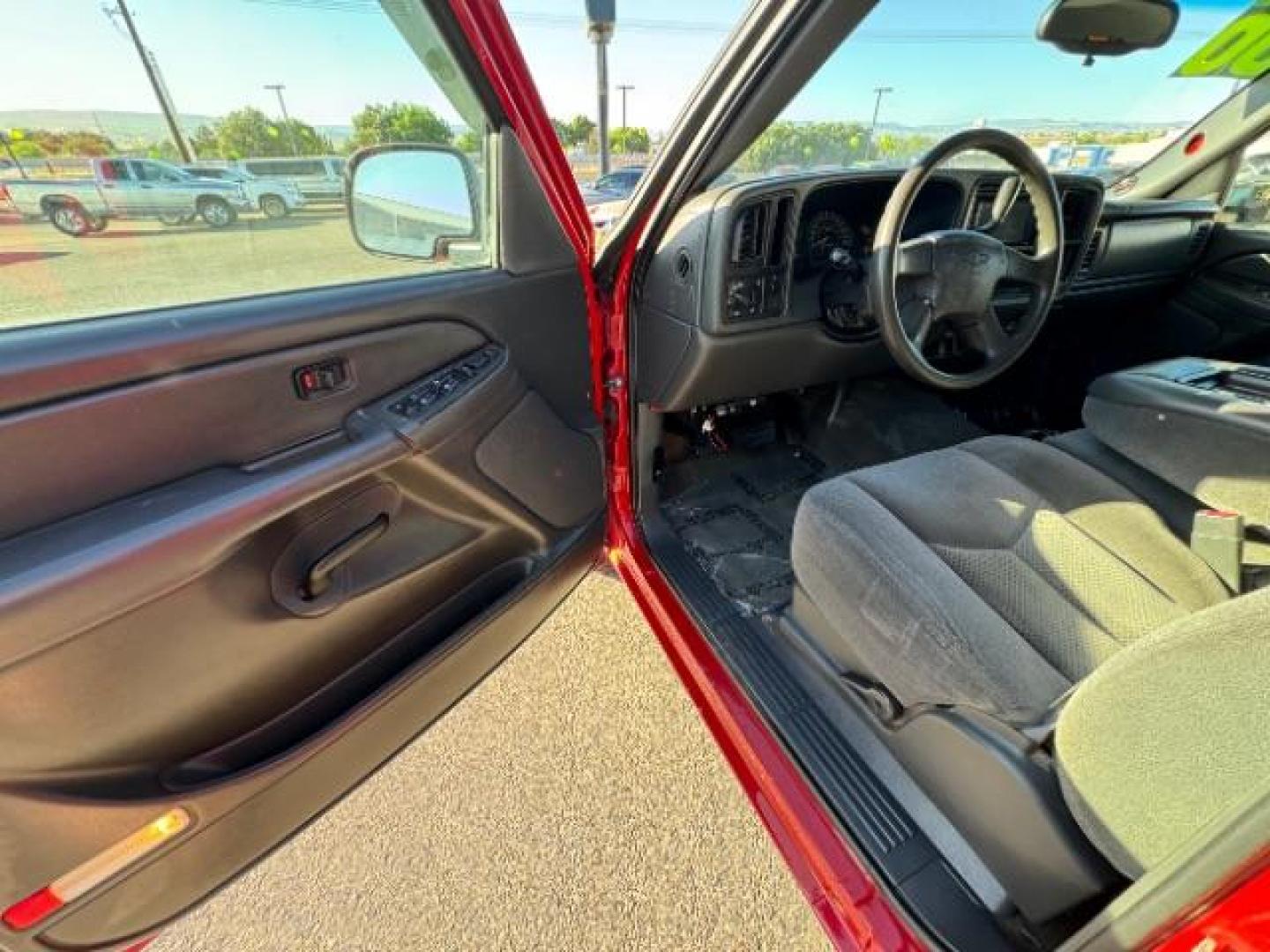 2006 Victory Red /Dark Charcoal Cloth Interior Chevrolet Silverado 1500 LS2 Crew Cab 2WD (2GCEC13V861) with an 4.8L V8 OHV 16V engine, 4-Speed Automatic transmission, located at 1865 East Red Hills Pkwy, St. George, 84770, (435) 628-0023, 37.120850, -113.543640 - We specialize in helping ALL people get the best financing available. No matter your credit score, good, bad or none we can get you an amazing rate. Had a bankruptcy, divorce, or repossessions? We give you the green light to get your credit back on the road. Low down and affordable payments that fit - Photo#15