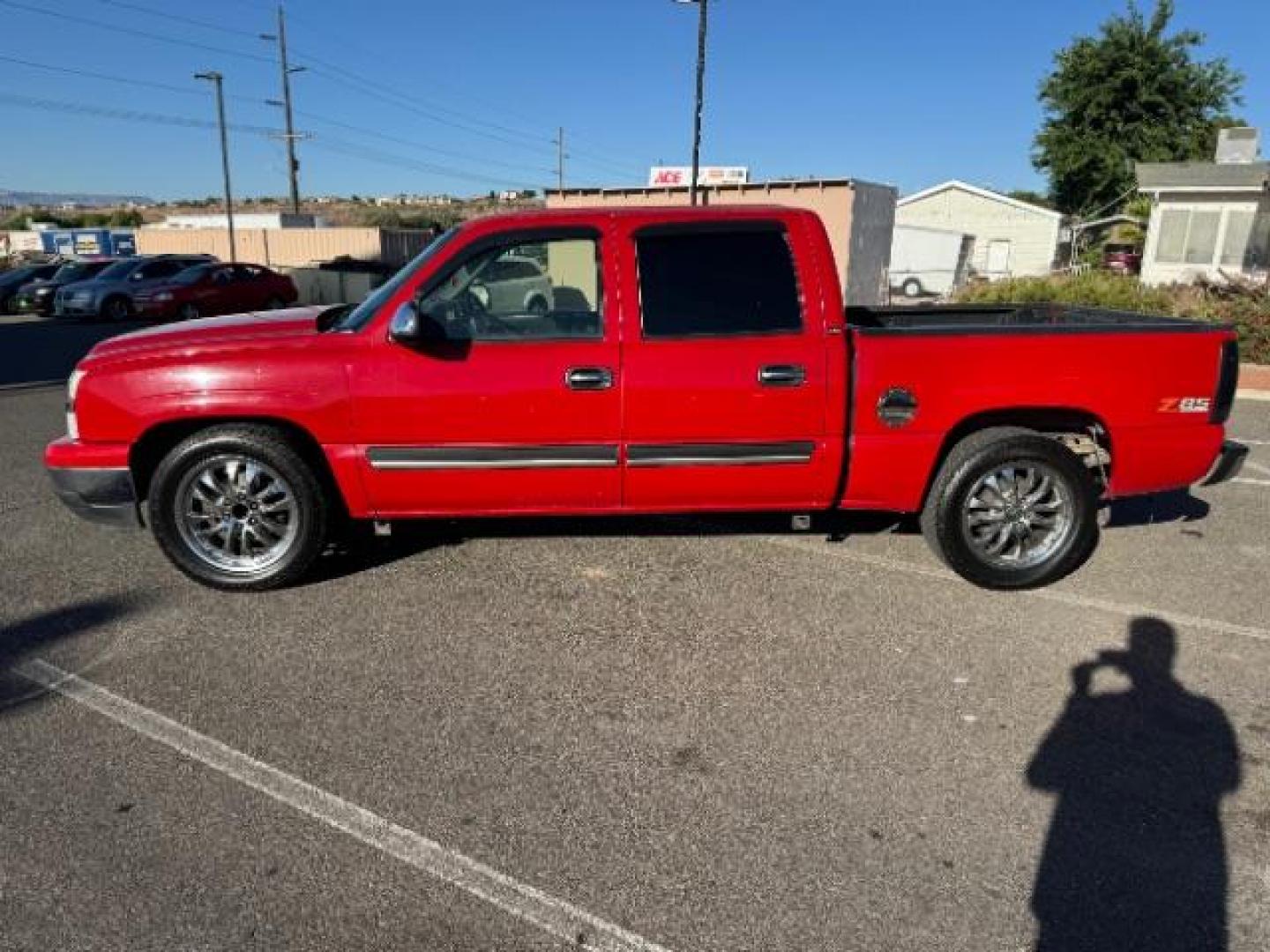 2006 Victory Red /Dark Charcoal Cloth Interior Chevrolet Silverado 1500 LS2 Crew Cab 2WD (2GCEC13V861) with an 4.8L V8 OHV 16V engine, 4-Speed Automatic transmission, located at 1865 East Red Hills Pkwy, St. George, 84770, (435) 628-0023, 37.120850, -113.543640 - We specialize in helping ALL people get the best financing available. No matter your credit score, good, bad or none we can get you an amazing rate. Had a bankruptcy, divorce, or repossessions? We give you the green light to get your credit back on the road. Low down and affordable payments that fit - Photo#5