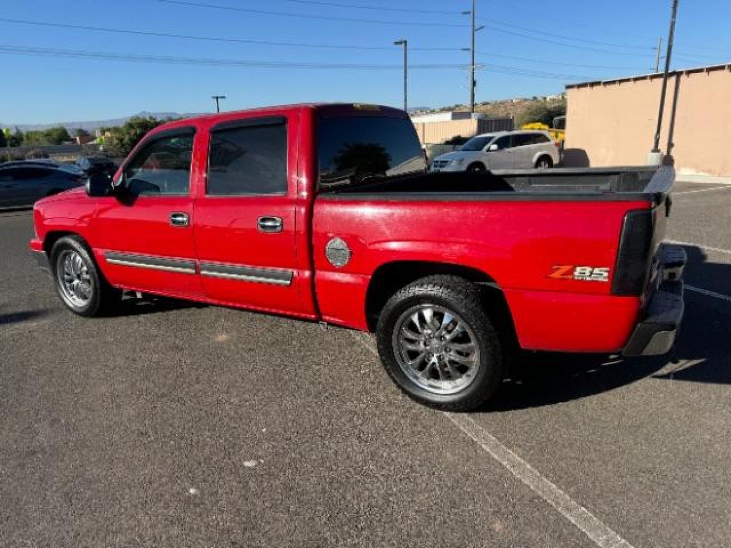 2006 Victory Red /Dark Charcoal Cloth Interior Chevrolet Silverado 1500 LS2 Crew Cab 2WD (2GCEC13V861) with an 4.8L V8 OHV 16V engine, 4-Speed Automatic transmission, located at 1865 East Red Hills Pkwy, St. George, 84770, (435) 628-0023, 37.120850, -113.543640 - We specialize in helping ALL people get the best financing available. No matter your credit score, good, bad or none we can get you an amazing rate. Had a bankruptcy, divorce, or repossessions? We give you the green light to get your credit back on the road. Low down and affordable payments that fit - Photo#6