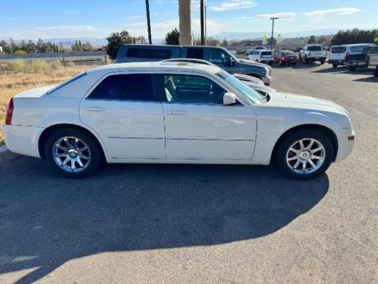 2005 Cool Vanilla /Dark Slate Gray/Light Graystone Leather Interior Chrysler 300 Touring (2C3JA53G25H) with an 3.5L V6 DOHC 24V engine, 4-Speed Automatic transmission, located at 1865 East Red Hills Pkwy, St. George, 84770, (435) 628-0023, 37.120850, -113.543640 - Photo#1