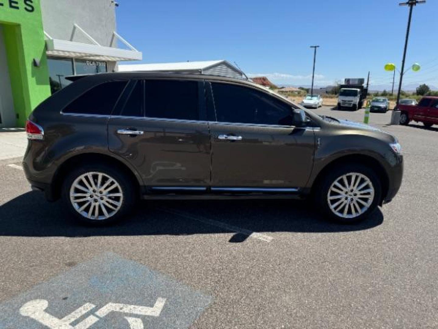 2011 Earth Metallic /Charcoal Black Leather Interior Lincoln MKX FWD (2LMDJ6JK0BB) with an 3.7L V6 DOHC 24V engine, 6-Speed Automatic transmission, located at 940 North Main Street, Cedar City, UT, 84720, (435) 628-0023, 37.692936, -113.061897 - Photo#10