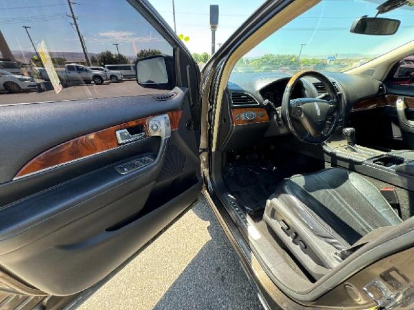 2011 Earth Metallic /Charcoal Black Leather Interior Lincoln MKX FWD (2LMDJ6JK0BB) with an 3.7L V6 DOHC 24V engine, 6-Speed Automatic transmission, located at 940 North Main Street, Cedar City, UT, 84720, (435) 628-0023, 37.692936, -113.061897 - Photo#14