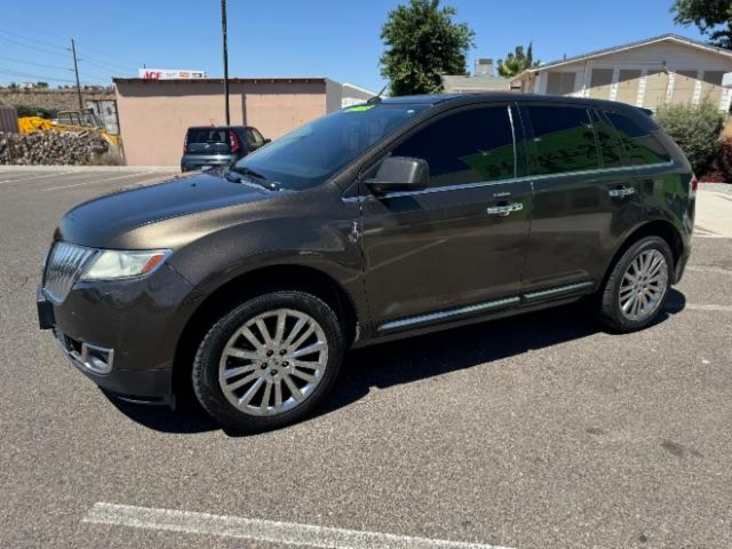 2011 Earth Metallic /Charcoal Black Leather Interior Lincoln MKX FWD (2LMDJ6JK0BB) with an 3.7L V6 DOHC 24V engine, 6-Speed Automatic transmission, located at 940 North Main Street, Cedar City, UT, 84720, (435) 628-0023, 37.692936, -113.061897 - Photo#3