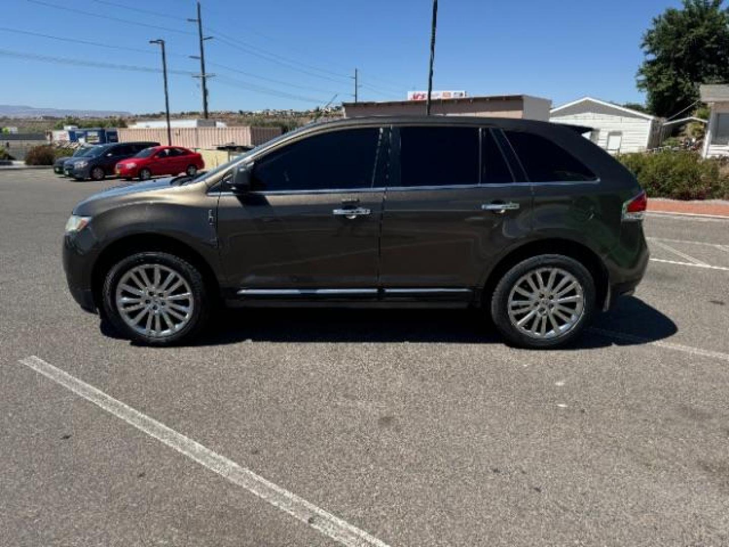 2011 Earth Metallic /Charcoal Black Leather Interior Lincoln MKX FWD (2LMDJ6JK0BB) with an 3.7L V6 DOHC 24V engine, 6-Speed Automatic transmission, located at 940 North Main Street, Cedar City, UT, 84720, (435) 628-0023, 37.692936, -113.061897 - Photo#4