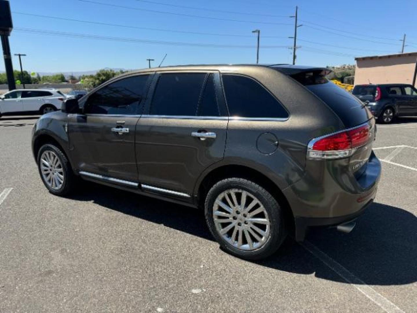 2011 Earth Metallic /Charcoal Black Leather Interior Lincoln MKX FWD (2LMDJ6JK0BB) with an 3.7L V6 DOHC 24V engine, 6-Speed Automatic transmission, located at 940 North Main Street, Cedar City, UT, 84720, (435) 628-0023, 37.692936, -113.061897 - Photo#5