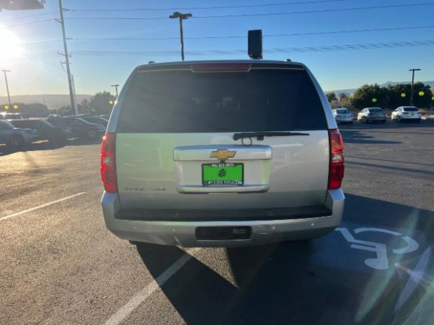 2014 Silver Ice Metallic /Ebony Chevrolet Suburban LT 1500 4WD (1GNSKJE73ER) with an 5.3L V8 OHV 16V FFV engine, 6-Speed Automatic transmission, located at 1865 East Red Hills Pkwy, St. George, 84770, (435) 628-0023, 37.120850, -113.543640 - We specialize in helping ALL people get the best financing available. No matter your credit score, good, bad or none we can get you an amazing rate. Had a bankruptcy, divorce, or repossessions? We give you the green light to get your credit back on the road. Low down and affordable payments that fit - Photo#5