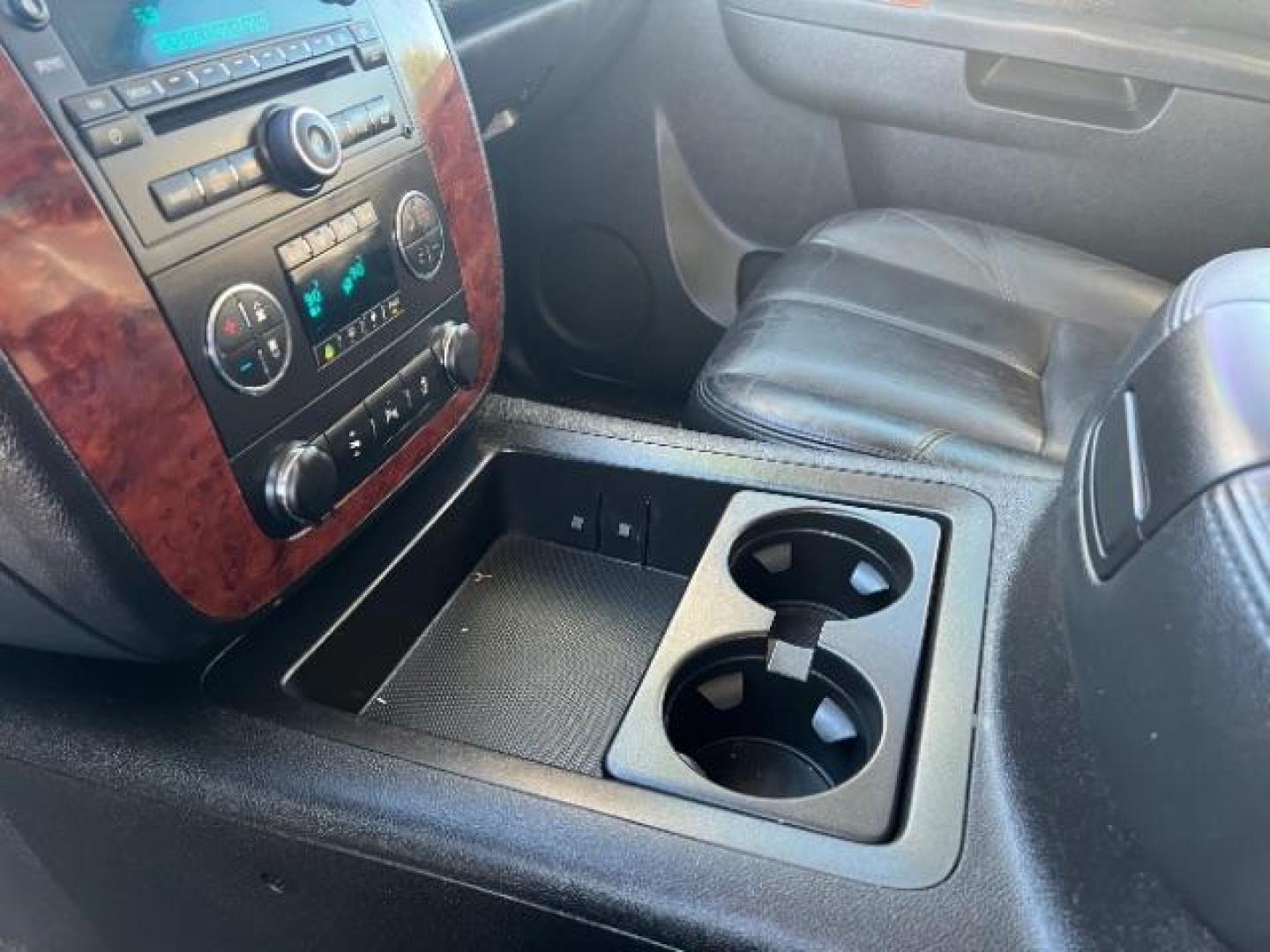 2014 Silver Ice Metallic /Ebony Chevrolet Suburban LT 1500 4WD (1GNSKJE73ER) with an 5.3L V8 OHV 16V FFV engine, 6-Speed Automatic transmission, located at 1865 East Red Hills Pkwy, St. George, 84770, (435) 628-0023, 37.120850, -113.543640 - We specialize in helping ALL people get the best financing available. No matter your credit score, good, bad or none we can get you an amazing rate. Had a bankruptcy, divorce, or repossessions? We give you the green light to get your credit back on the road. Low down and affordable payments that fit - Photo#18