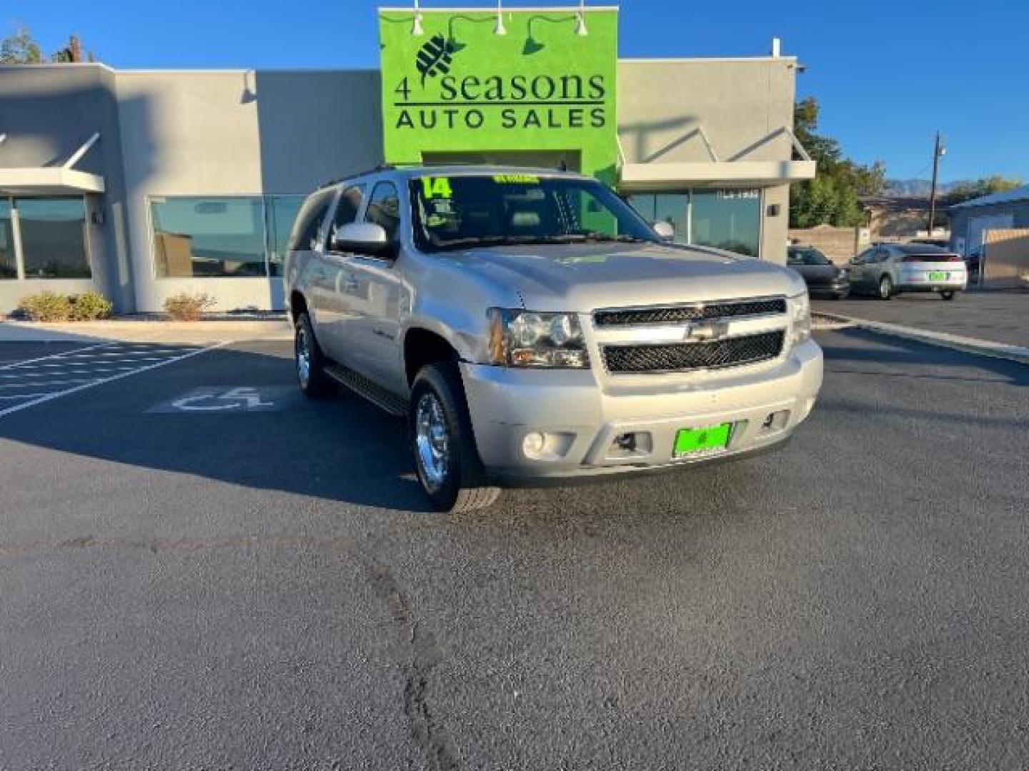 2014 Silver Ice Metallic /Ebony Chevrolet Suburban LT 1500 4WD (1GNSKJE73ER) with an 5.3L V8 OHV 16V FFV engine, 6-Speed Automatic transmission, located at 1865 East Red Hills Pkwy, St. George, 84770, (435) 628-0023, 37.120850, -113.543640 - We specialize in helping ALL people get the best financing available. No matter your credit score, good, bad or none we can get you an amazing rate. Had a bankruptcy, divorce, or repossessions? We give you the green light to get your credit back on the road. Low down and affordable payments that fit - Photo#0