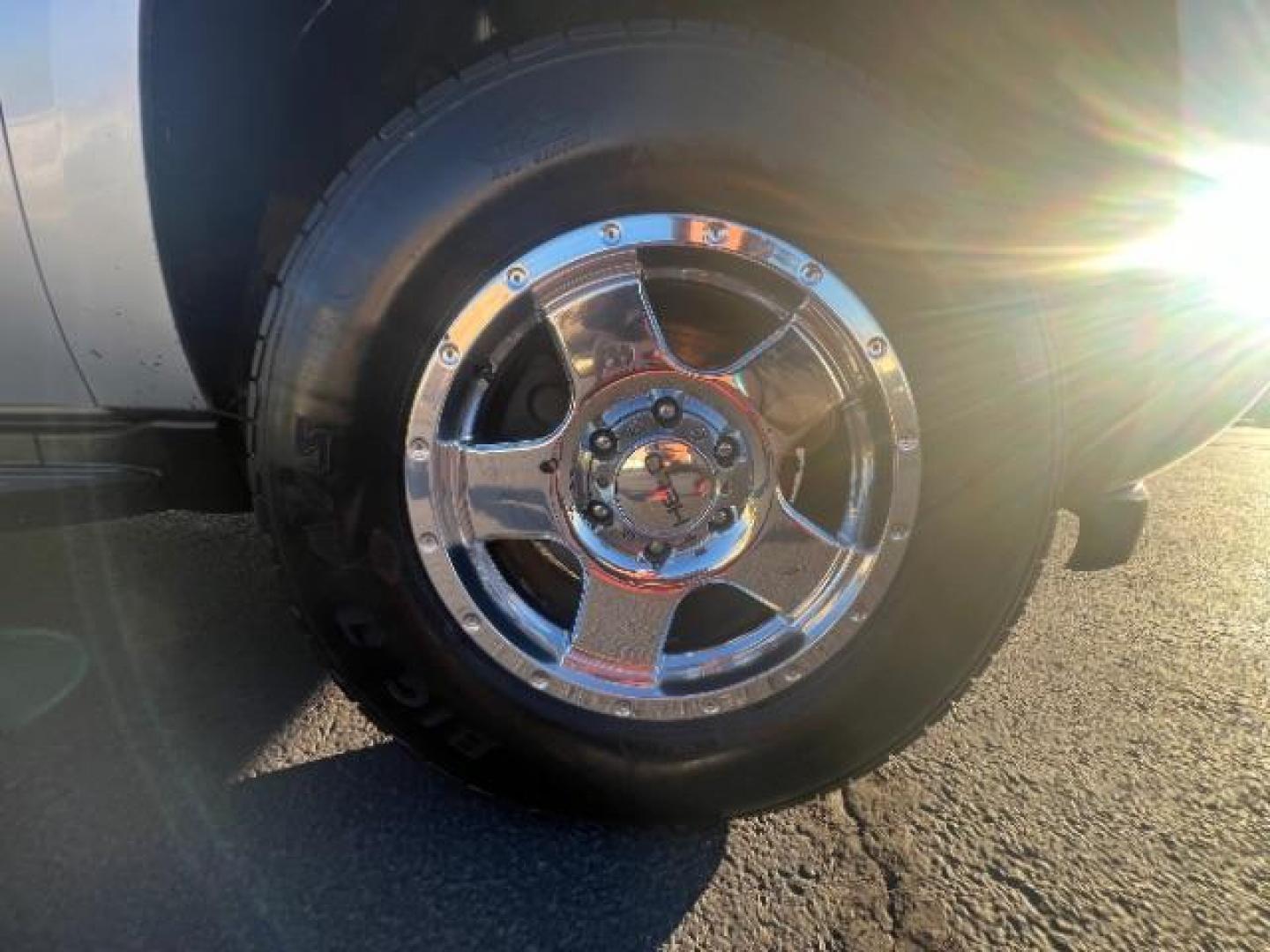 2014 Silver Ice Metallic /Ebony Chevrolet Suburban LT 1500 4WD (1GNSKJE73ER) with an 5.3L V8 OHV 16V FFV engine, 6-Speed Automatic transmission, located at 1865 East Red Hills Pkwy, St. George, 84770, (435) 628-0023, 37.120850, -113.543640 - We specialize in helping ALL people get the best financing available. No matter your credit score, good, bad or none we can get you an amazing rate. Had a bankruptcy, divorce, or repossessions? We give you the green light to get your credit back on the road. Low down and affordable payments that fit - Photo#10