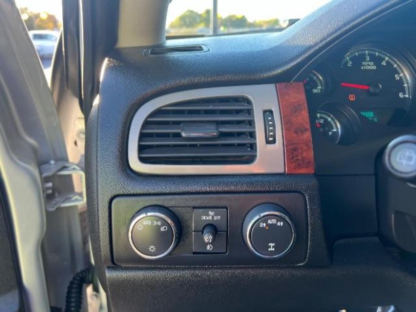 2014 Silver Ice Metallic /Ebony Chevrolet Suburban LT 1500 4WD (1GNSKJE73ER) with an 5.3L V8 OHV 16V FFV engine, 6-Speed Automatic transmission, located at 1865 East Red Hills Pkwy, St. George, 84770, (435) 628-0023, 37.120850, -113.543640 - We specialize in helping ALL people get the best financing available. No matter your credit score, good, bad or none we can get you an amazing rate. Had a bankruptcy, divorce, or repossessions? We give you the green light to get your credit back on the road. Low down and affordable payments that fit - Photo#16