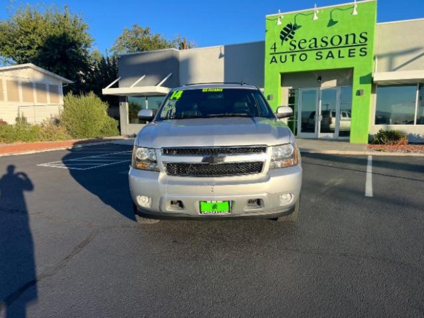 2014 Silver Ice Metallic /Ebony Chevrolet Suburban LT 1500 4WD (1GNSKJE73ER) with an 5.3L V8 OHV 16V FFV engine, 6-Speed Automatic transmission, located at 1865 East Red Hills Pkwy, St. George, 84770, (435) 628-0023, 37.120850, -113.543640 - We specialize in helping ALL people get the best financing available. No matter your credit score, good, bad or none we can get you an amazing rate. Had a bankruptcy, divorce, or repossessions? We give you the green light to get your credit back on the road. Low down and affordable payments that fit - Photo#1