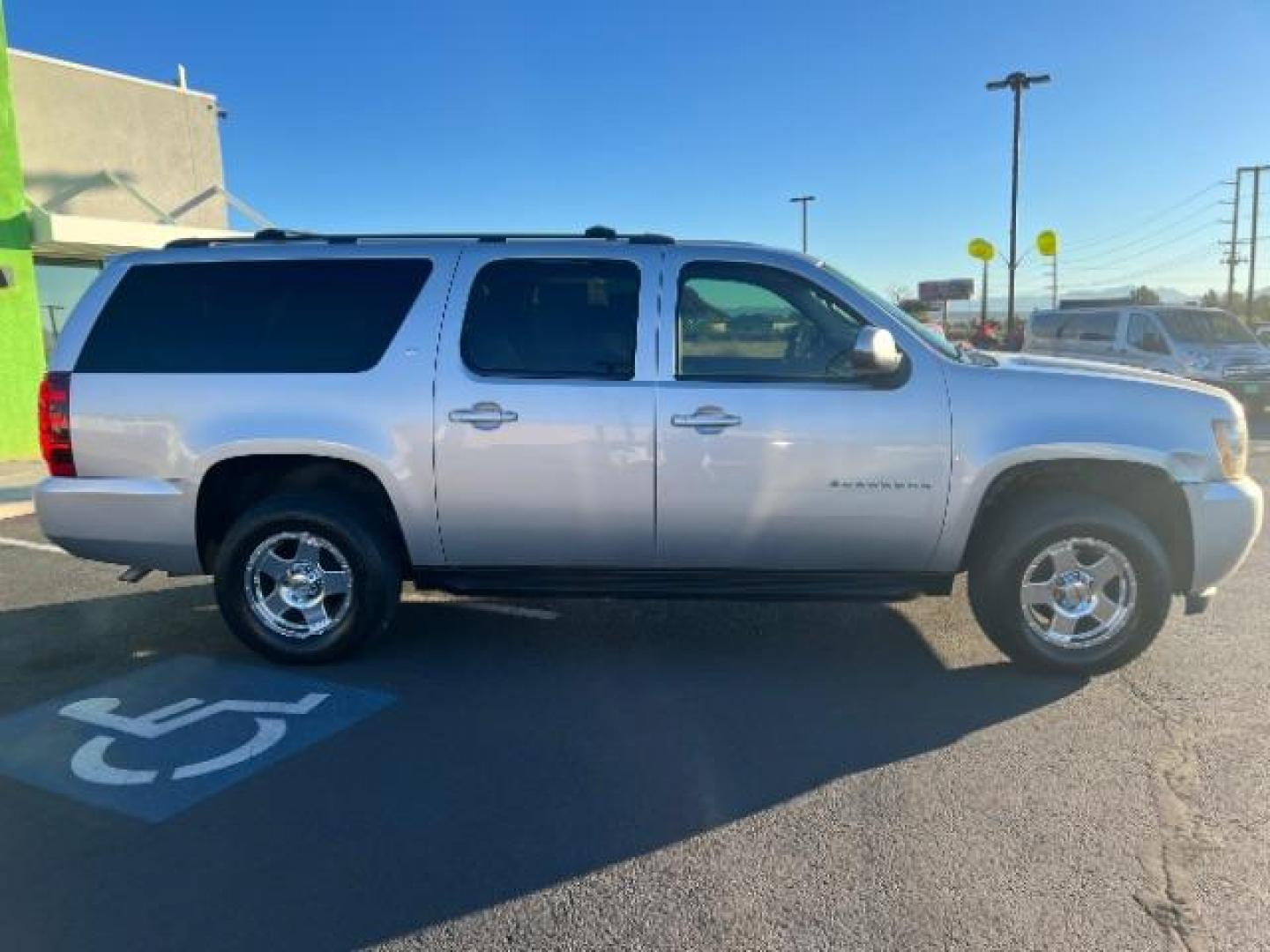 2014 Silver Ice Metallic /Ebony Chevrolet Suburban LT 1500 4WD (1GNSKJE73ER) with an 5.3L V8 OHV 16V FFV engine, 6-Speed Automatic transmission, located at 1865 East Red Hills Pkwy, St. George, 84770, (435) 628-0023, 37.120850, -113.543640 - We specialize in helping ALL people get the best financing available. No matter your credit score, good, bad or none we can get you an amazing rate. Had a bankruptcy, divorce, or repossessions? We give you the green light to get your credit back on the road. Low down and affordable payments that fit - Photo#7