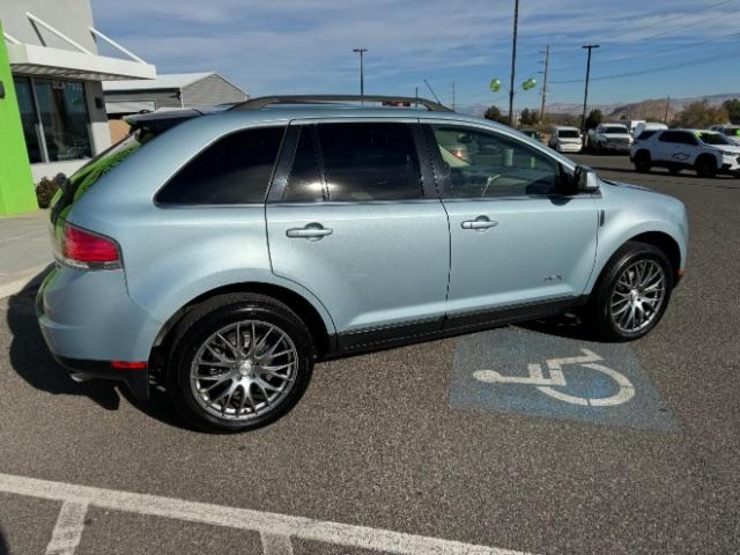 2008 Light Ice Blue /Light Camel Leather Lincoln MKX AWD (2LMDU88CX8B) with an 3.5L V6 DOHC 24V engine, 6-Speed Automatic transmission, located at 940 North Main Street, Cedar City, UT, 84720, (435) 628-0023, 37.692936, -113.061897 - Photo#9