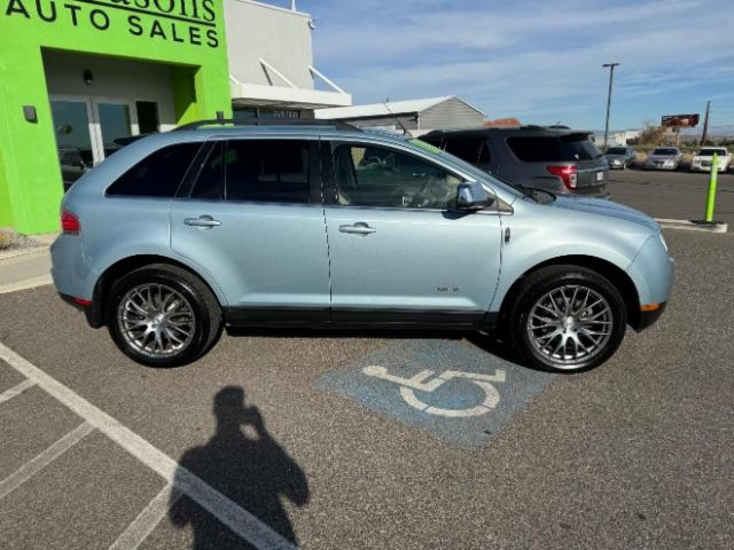 2008 Light Ice Blue /Light Camel Leather Lincoln MKX AWD (2LMDU88CX8B) with an 3.5L V6 DOHC 24V engine, 6-Speed Automatic transmission, located at 940 North Main Street, Cedar City, UT, 84720, (435) 628-0023, 37.692936, -113.061897 - Photo#10