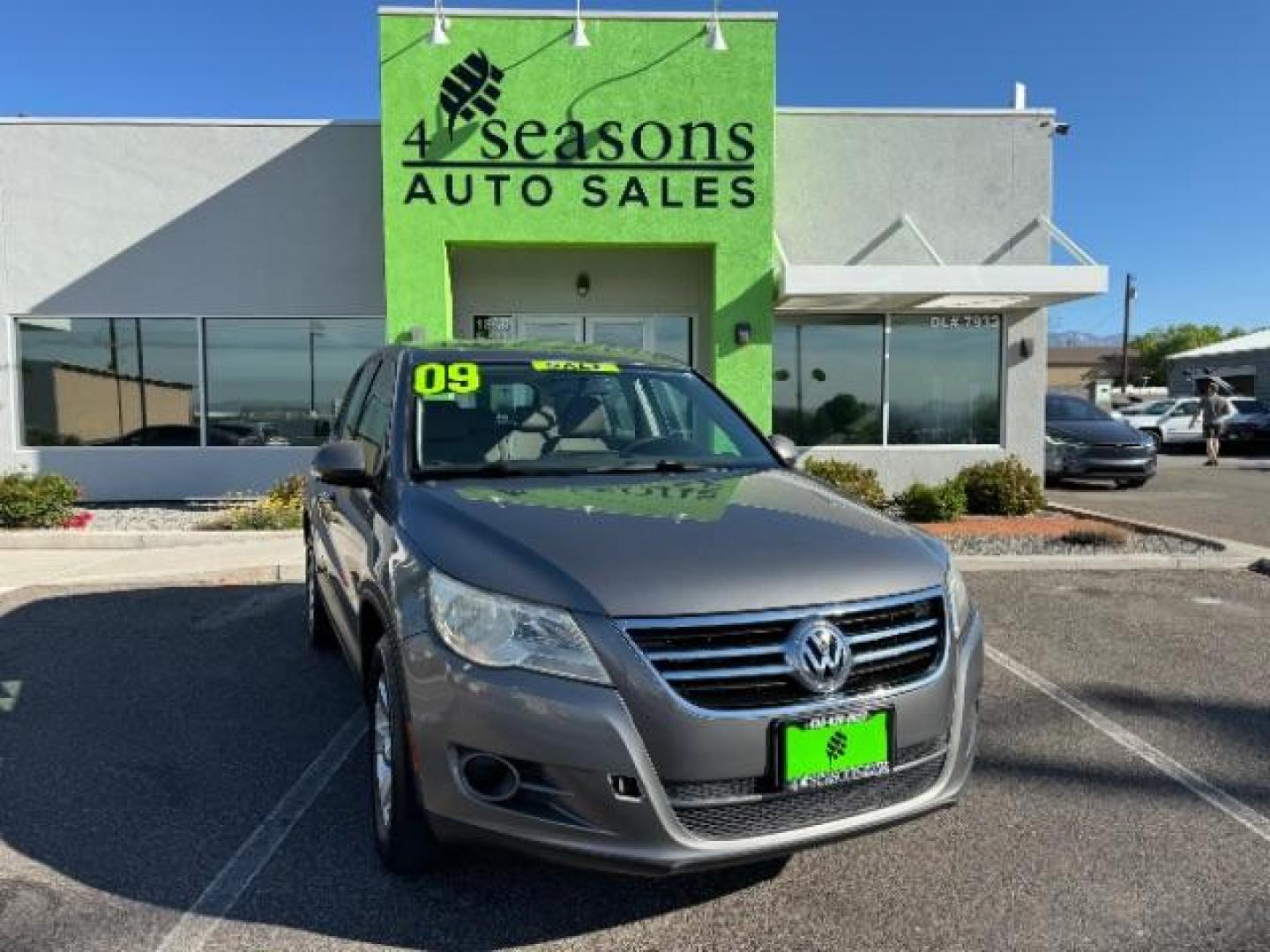 2009 Reflex Silver Metall /Charcoal Cloth Inter Volkswagen Tiguan SE (WVGAV75N39W) with an 2.0L L4 DOHC 16V TUR engine, 6-Speed Automatic transmission, located at 1865 East Red Hills Pkwy, St. George, 84770, (435) 628-0023, 37.120850, -113.543640 - Photo#0