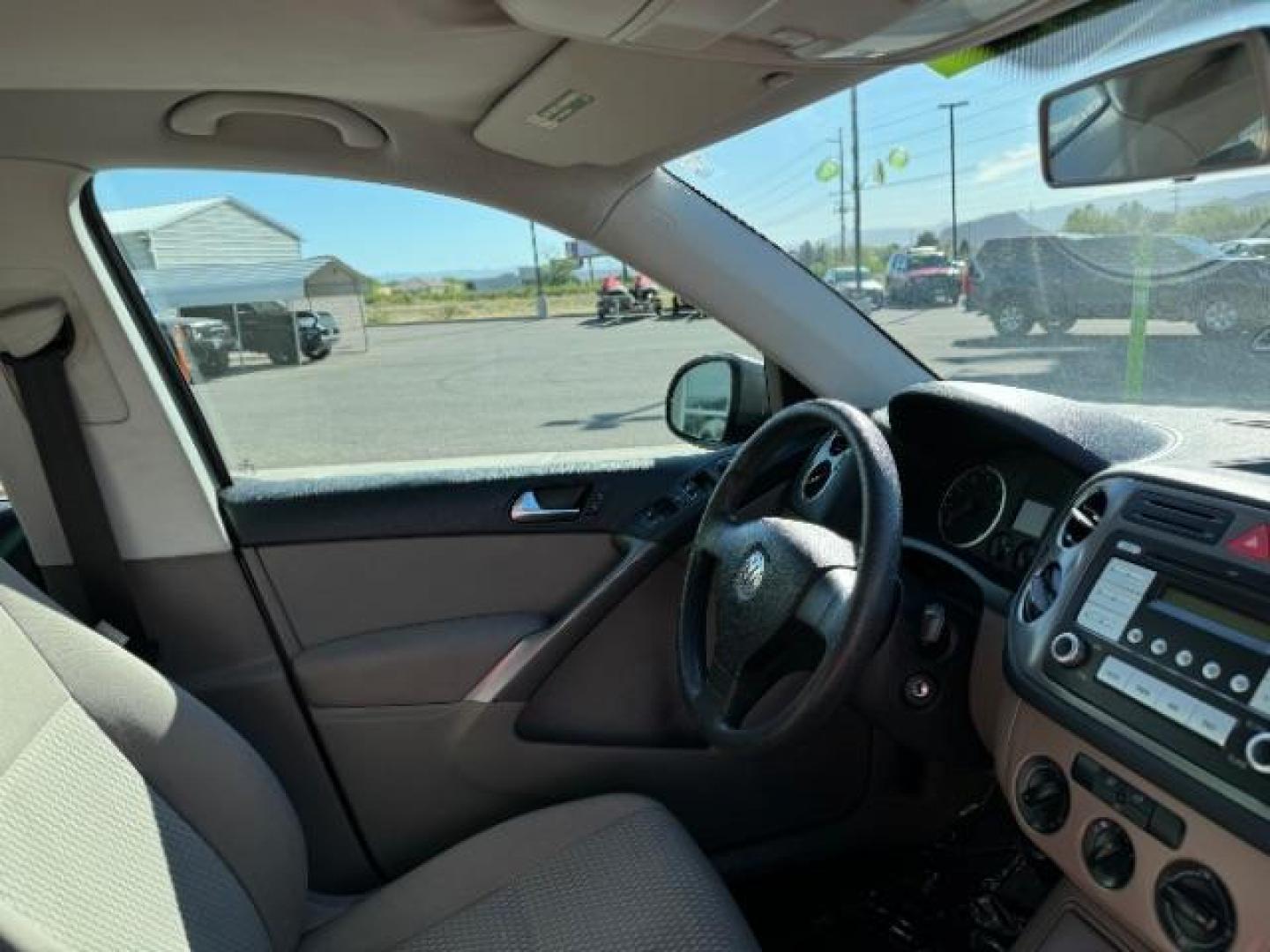 2009 Reflex Silver Metall /Charcoal Cloth Inter Volkswagen Tiguan SE (WVGAV75N39W) with an 2.0L L4 DOHC 16V TUR engine, 6-Speed Automatic transmission, located at 1865 East Red Hills Pkwy, St. George, 84770, (435) 628-0023, 37.120850, -113.543640 - Photo#28