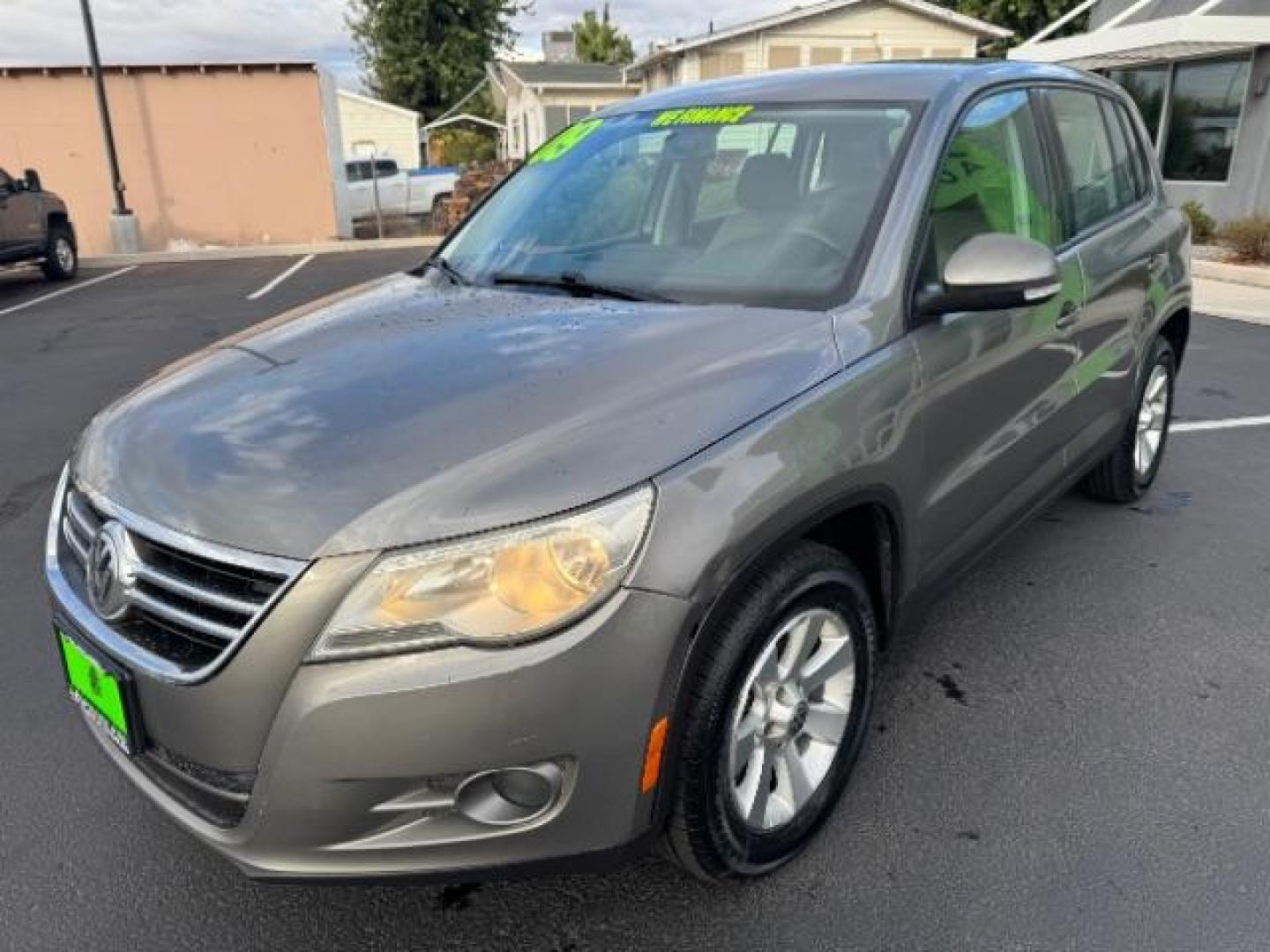 2009 Reflex Silver Metallic /Charcoal Cloth Inter Volkswagen Tiguan SE (WVGAV75N39W) with an 2.0L L4 DOHC 16V TUR engine, 6-Speed Automatic transmission, located at 1865 East Red Hills Pkwy, St. George, 84770, (435) 628-0023, 37.120850, -113.543640 - Photo#3