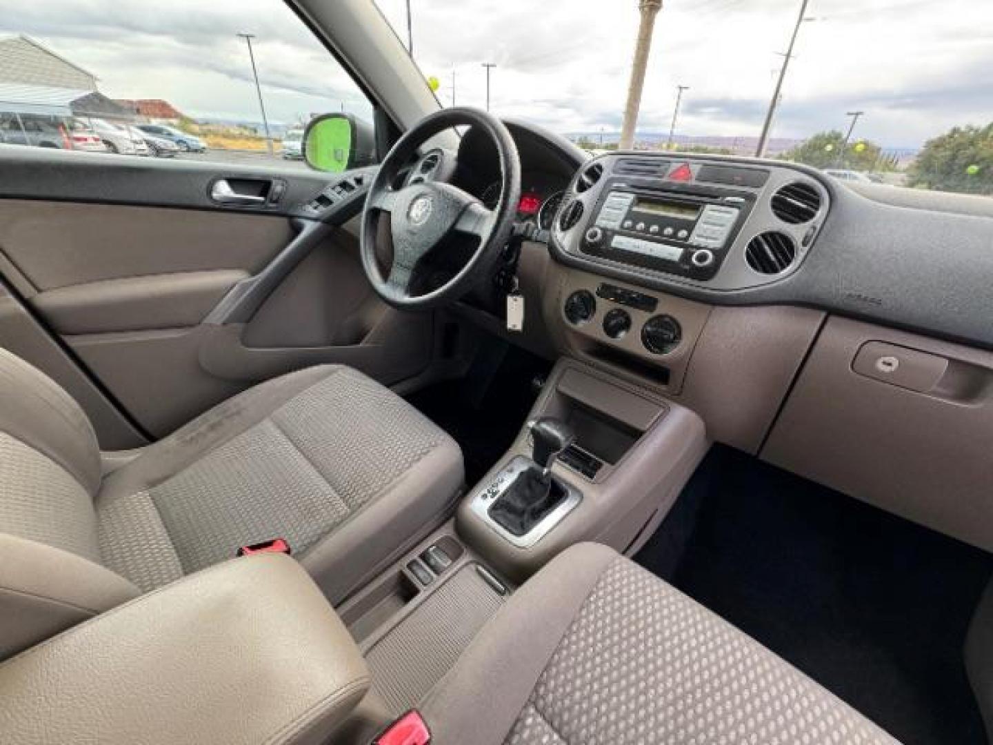 2009 Reflex Silver Metallic /Charcoal Cloth Inter Volkswagen Tiguan SE (WVGAV75N39W) with an 2.0L L4 DOHC 16V TUR engine, 6-Speed Automatic transmission, located at 1865 East Red Hills Pkwy, St. George, 84770, (435) 628-0023, 37.120850, -113.543640 - Photo#34