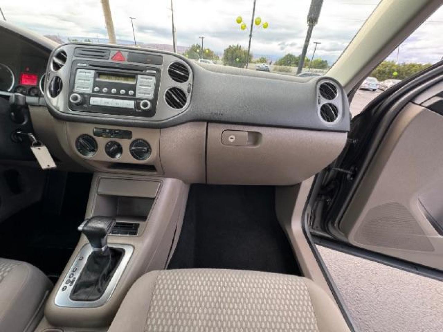 2009 Reflex Silver Metallic /Charcoal Cloth Inter Volkswagen Tiguan SE (WVGAV75N39W) with an 2.0L L4 DOHC 16V TUR engine, 6-Speed Automatic transmission, located at 1865 East Red Hills Pkwy, St. George, 84770, (435) 628-0023, 37.120850, -113.543640 - Photo#35