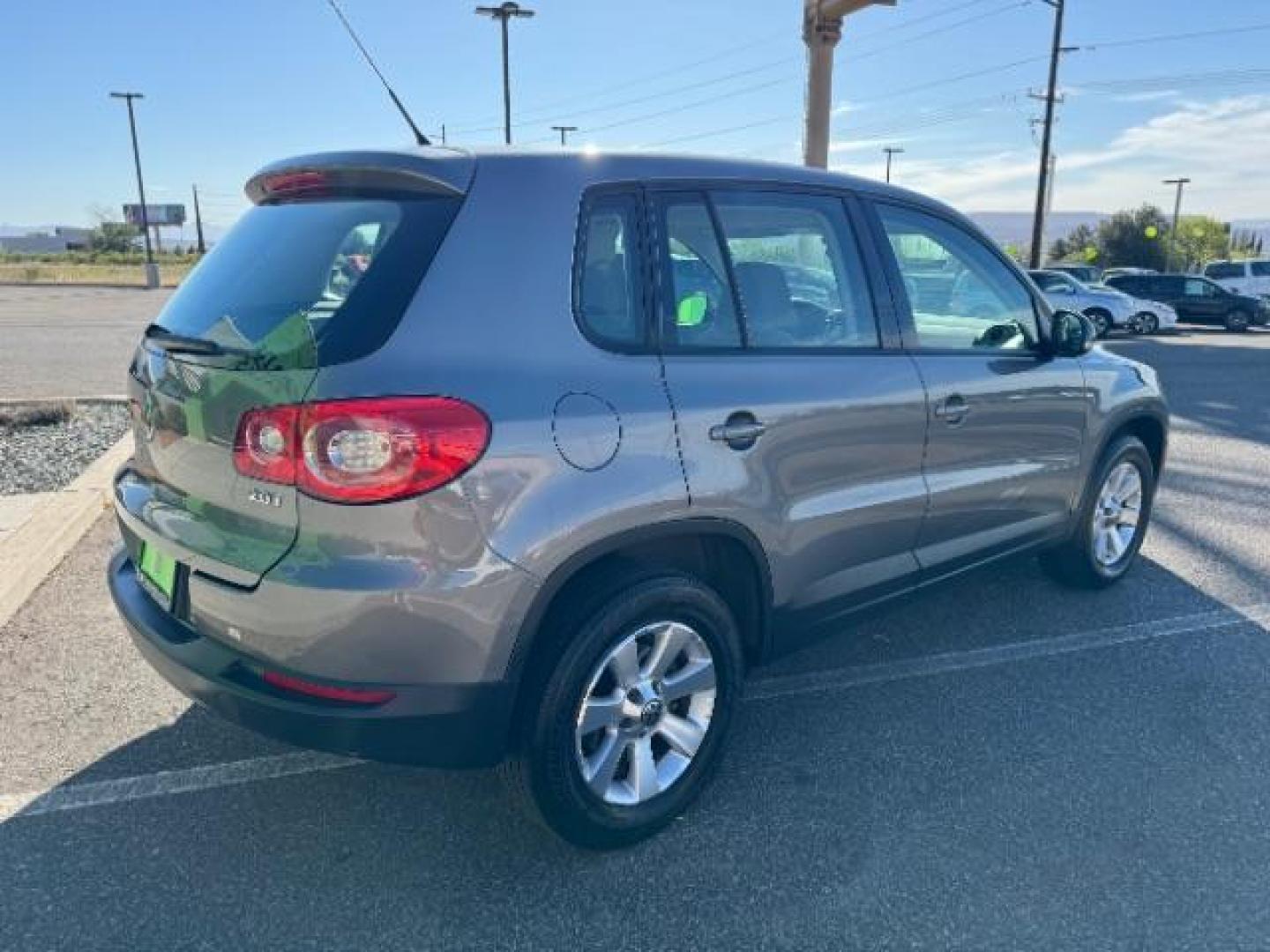 2009 Reflex Silver Metall /Charcoal Cloth Inter Volkswagen Tiguan SE (WVGAV75N39W) with an 2.0L L4 DOHC 16V TUR engine, 6-Speed Automatic transmission, located at 1865 East Red Hills Pkwy, St. George, 84770, (435) 628-0023, 37.120850, -113.543640 - Photo#6