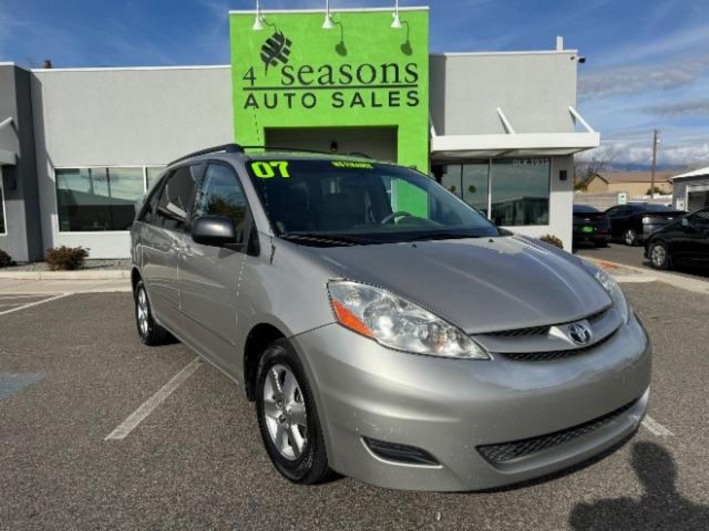 2007 Slate Metallic /Gray Leather Interior Toyota Sienna CE FWD 7-Passenger (5TDZK23C87S) with an 3.5L V6 EFI DOHC 24V engine, 5-Speed Automatic transmission, located at 1865 East Red Hills Pkwy, St. George, 84770, (435) 628-0023, 37.120850, -113.543640 - We specialize in helping ALL people get the best financing available. No matter your credit score, good, bad or none we can get you an amazing rate. Had a bankruptcy, divorce, or repossessions? We give you the green light to get your credit back on the road. Low down and affordable payments that fit - Photo#0