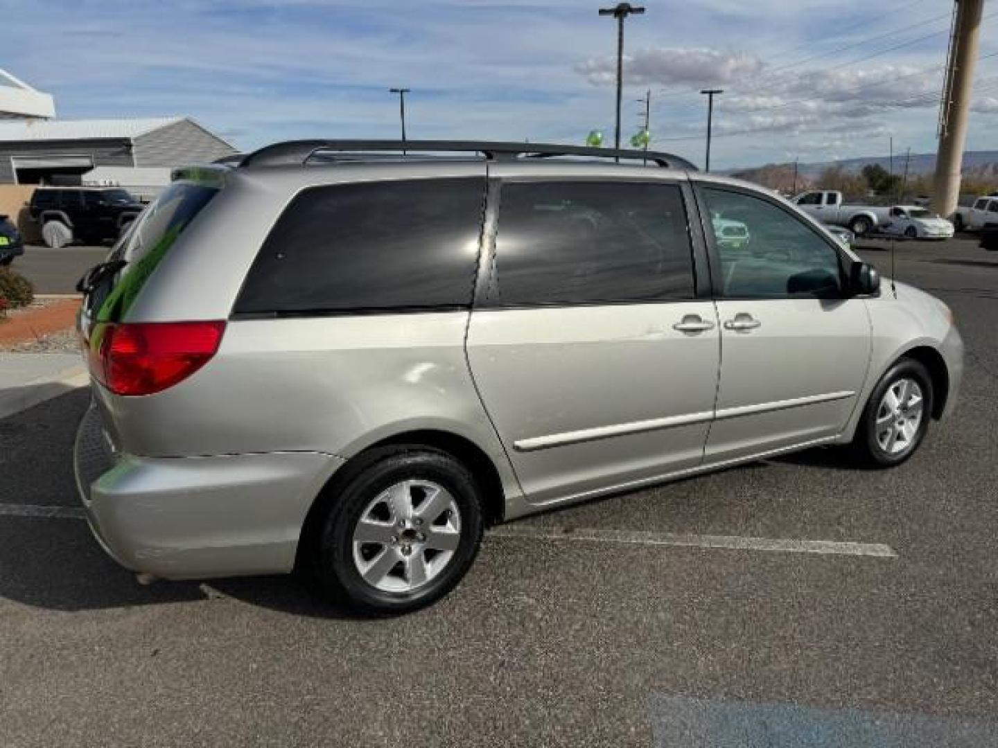 2007 Slate Metallic /Gray Leather Interior Toyota Sienna CE FWD 7-Passenger (5TDZK23C87S) with an 3.5L V6 EFI DOHC 24V engine, 5-Speed Automatic transmission, located at 1865 East Red Hills Pkwy, St. George, 84770, (435) 628-0023, 37.120850, -113.543640 - We specialize in helping ALL people get the best financing available. No matter your credit score, good, bad or none we can get you an amazing rate. Had a bankruptcy, divorce, or repossessions? We give you the green light to get your credit back on the road. Low down and affordable payments that fit - Photo#9