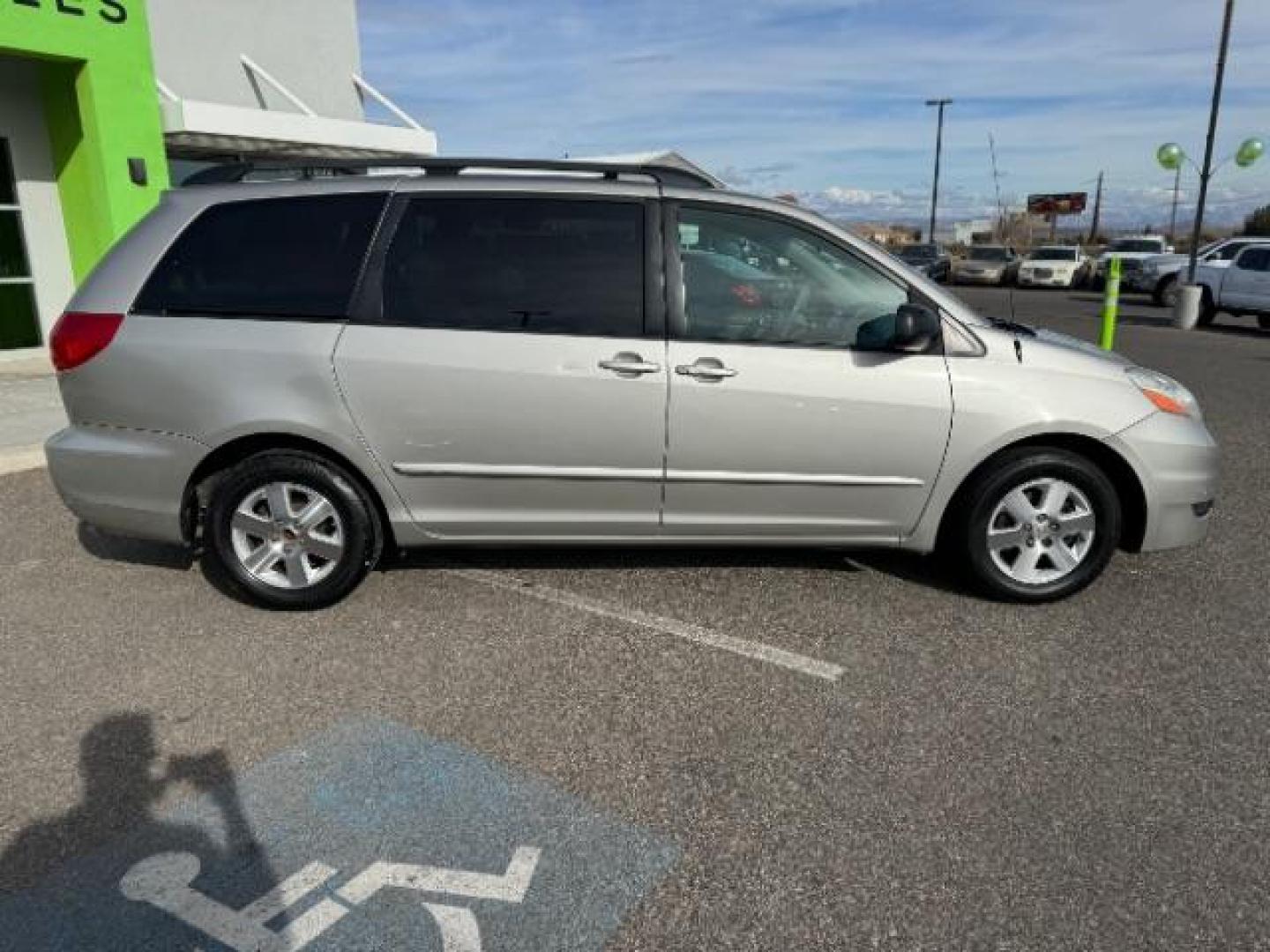 2007 Slate Metallic /Gray Leather Interior Toyota Sienna CE FWD 7-Passenger (5TDZK23C87S) with an 3.5L V6 EFI DOHC 24V engine, 5-Speed Automatic transmission, located at 1865 East Red Hills Pkwy, St. George, 84770, (435) 628-0023, 37.120850, -113.543640 - We specialize in helping ALL people get the best financing available. No matter your credit score, good, bad or none we can get you an amazing rate. Had a bankruptcy, divorce, or repossessions? We give you the green light to get your credit back on the road. Low down and affordable payments that fit - Photo#10