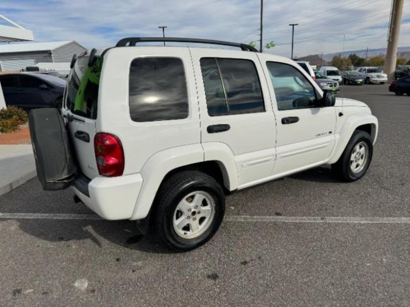 2002 Stone White /Dark Slate Gray Clot Jeep Liberty Limited 4WD (1J4GL58K62W) with an 3.7L V6 SOHC 12V engine, 4-Speed Automatic transmission, located at 1865 East Red Hills Pkwy, St. George, 84770, (435) 628-0023, 37.120850, -113.543640 - Photo#10