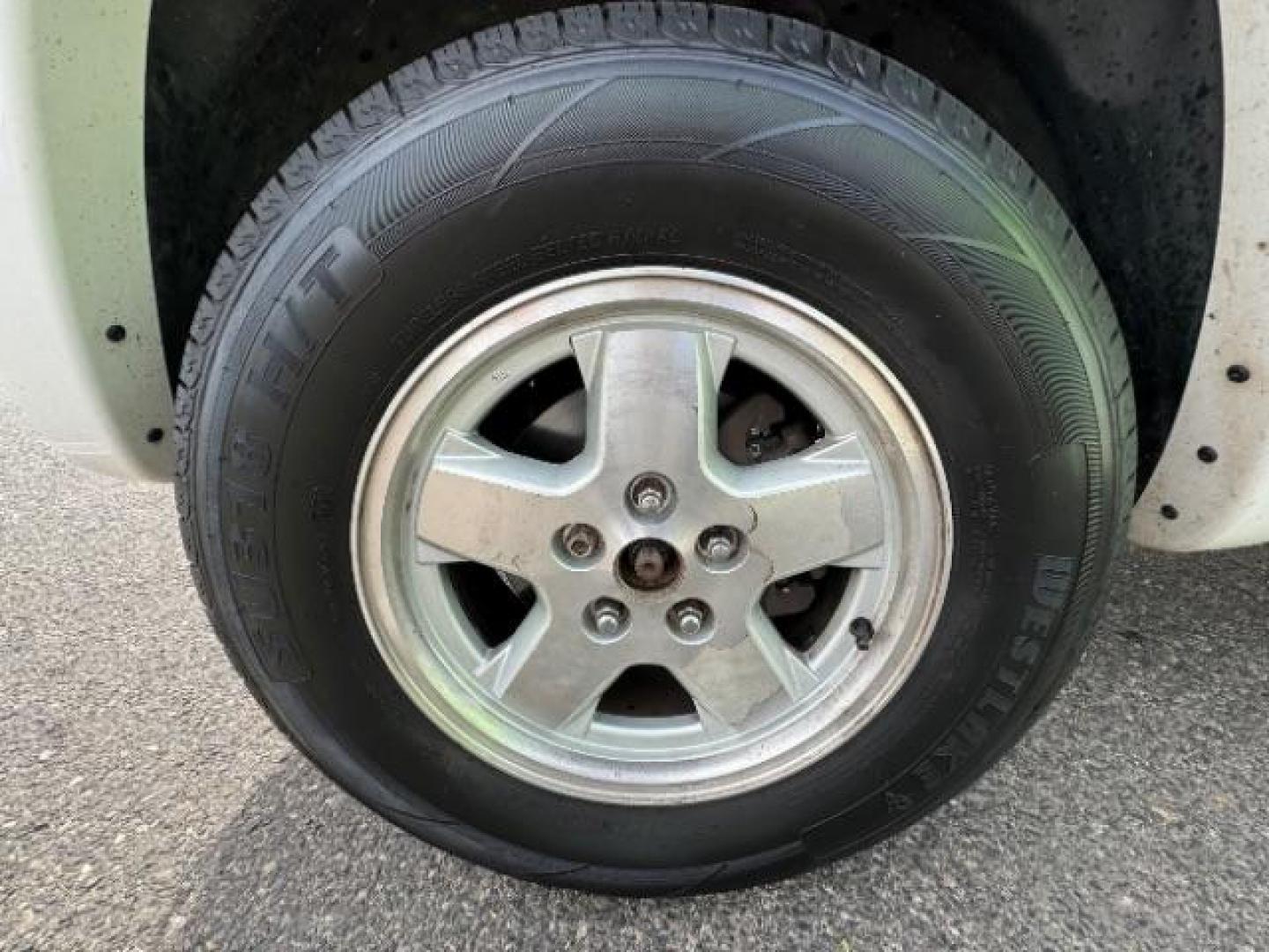 2002 Stone White /Dark Slate Gray Clot Jeep Liberty Limited 4WD (1J4GL58K62W) with an 3.7L V6 SOHC 12V engine, 4-Speed Automatic transmission, located at 1865 East Red Hills Pkwy, St. George, 84770, (435) 628-0023, 37.120850, -113.543640 - Photo#15