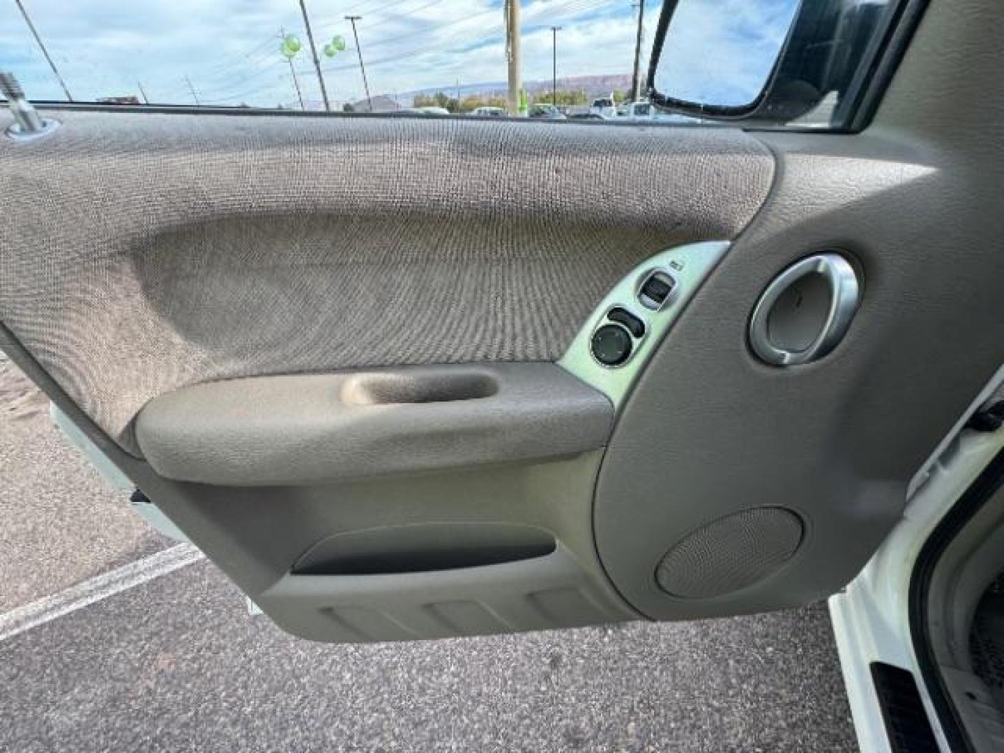 2002 Stone White /Dark Slate Gray Clot Jeep Liberty Limited 4WD (1J4GL58K62W) with an 3.7L V6 SOHC 12V engine, 4-Speed Automatic transmission, located at 1865 East Red Hills Pkwy, St. George, 84770, (435) 628-0023, 37.120850, -113.543640 - Photo#17