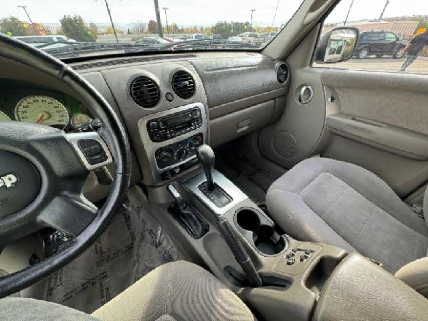 2002 Stone White /Dark Slate Gray Clot Jeep Liberty Limited 4WD (1J4GL58K62W) with an 3.7L V6 SOHC 12V engine, 4-Speed Automatic transmission, located at 1865 East Red Hills Pkwy, St. George, 84770, (435) 628-0023, 37.120850, -113.543640 - Photo#19