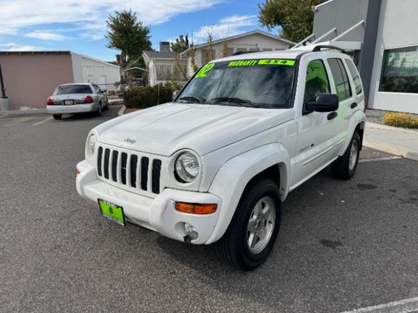 2002 Stone White /Dark Slate Gray Clot Jeep Liberty Limited 4WD (1J4GL58K62W) with an 3.7L V6 SOHC 12V engine, 4-Speed Automatic transmission, located at 1865 East Red Hills Pkwy, St. George, 84770, (435) 628-0023, 37.120850, -113.543640 - Photo#3