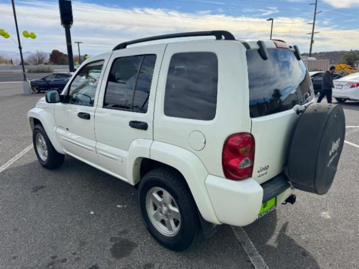 2002 Stone White /Dark Slate Gray Clot Jeep Liberty Limited 4WD (1J4GL58K62W) with an 3.7L V6 SOHC 12V engine, 4-Speed Automatic transmission, located at 1865 East Red Hills Pkwy, St. George, 84770, (435) 628-0023, 37.120850, -113.543640 - Photo#6