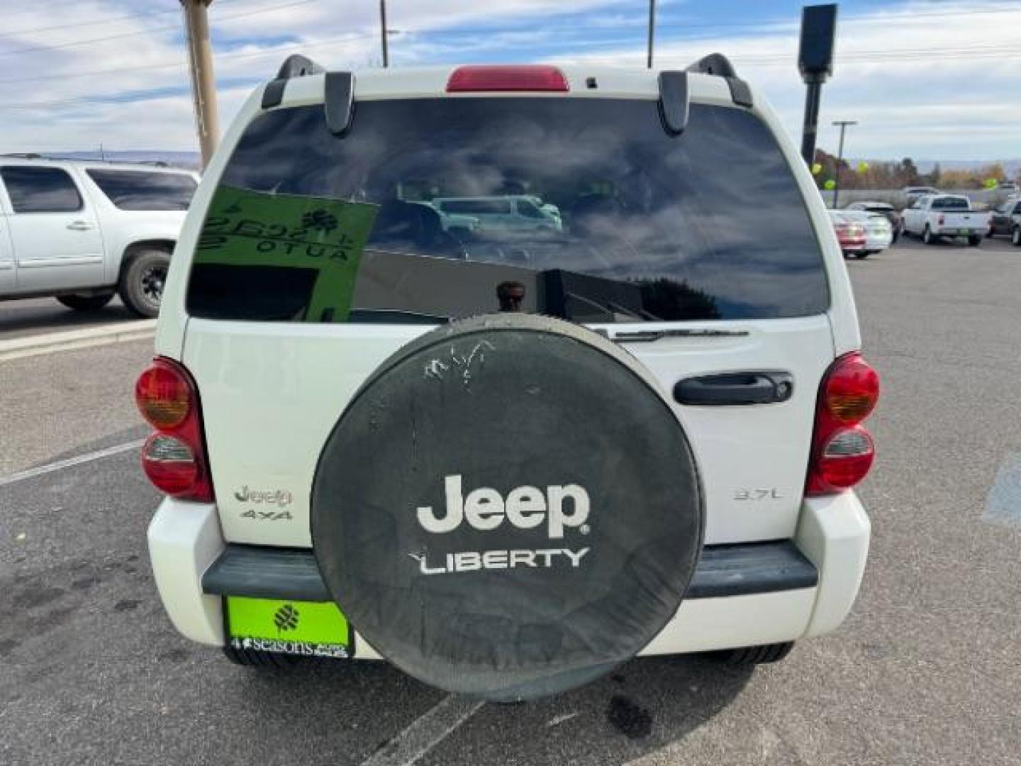 2002 Stone White /Dark Slate Gray Clot Jeep Liberty Limited 4WD (1J4GL58K62W) with an 3.7L V6 SOHC 12V engine, 4-Speed Automatic transmission, located at 1865 East Red Hills Pkwy, St. George, 84770, (435) 628-0023, 37.120850, -113.543640 - Photo#8