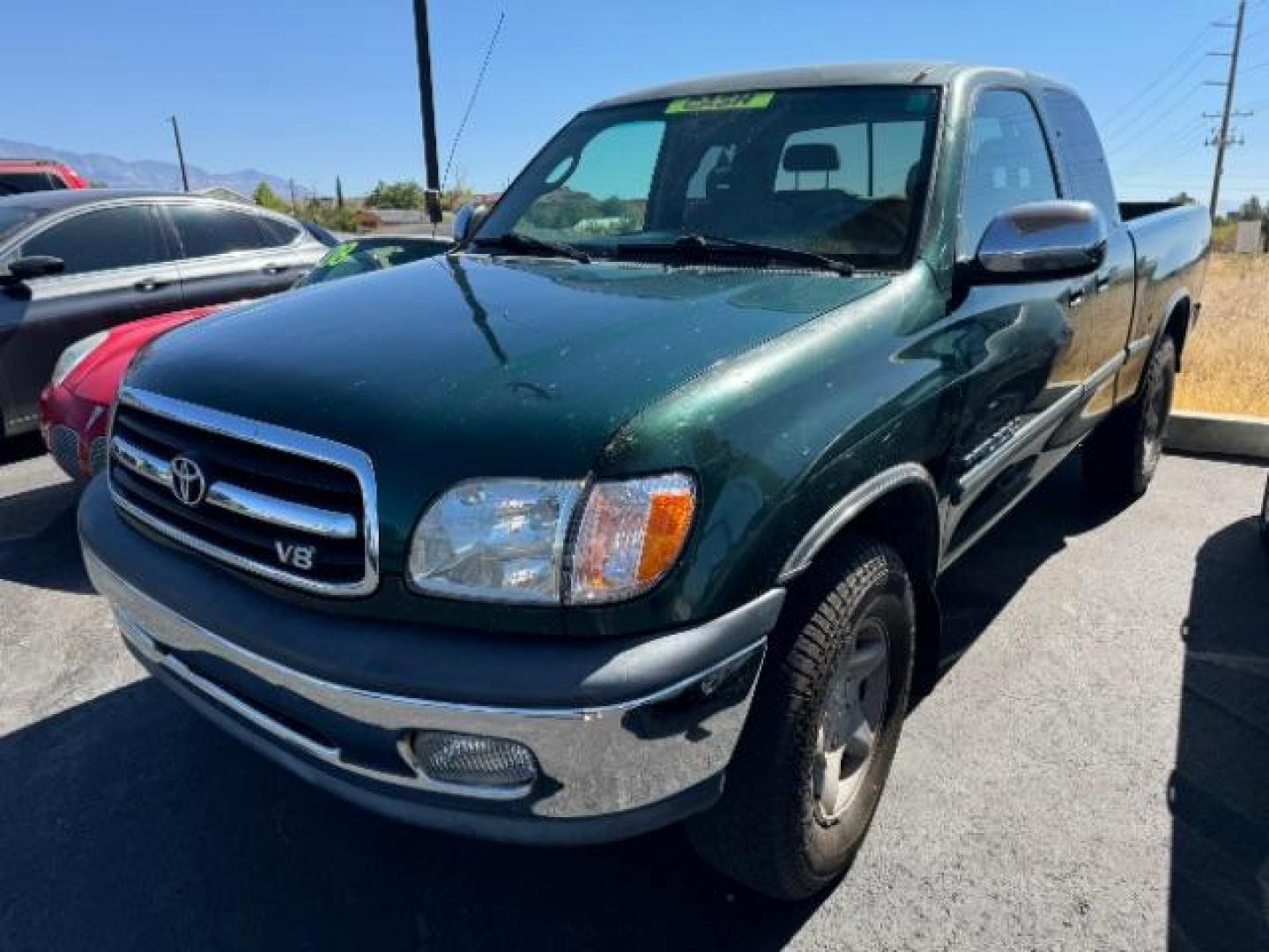 2000 Imperial Jade Mica /Oak Cloth Toyota Tundra SR5 Access Cab 4WD (5TBBT441XYS) with an 4.7L V8 DOHC 32V engine, 4-Speed Automatic transmission, located at 1865 East Red Hills Pkwy, St. George, 84770, (435) 628-0023, 37.120850, -113.543640 - Photo#2