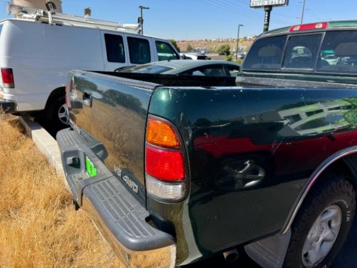 2000 Imperial Jade Mica /Oak Cloth Toyota Tundra SR5 Access Cab 4WD (5TBBT441XYS) with an 4.7L V8 DOHC 32V engine, 4-Speed Automatic transmission, located at 1865 East Red Hills Pkwy, St. George, 84770, (435) 628-0023, 37.120850, -113.543640 - Photo#5