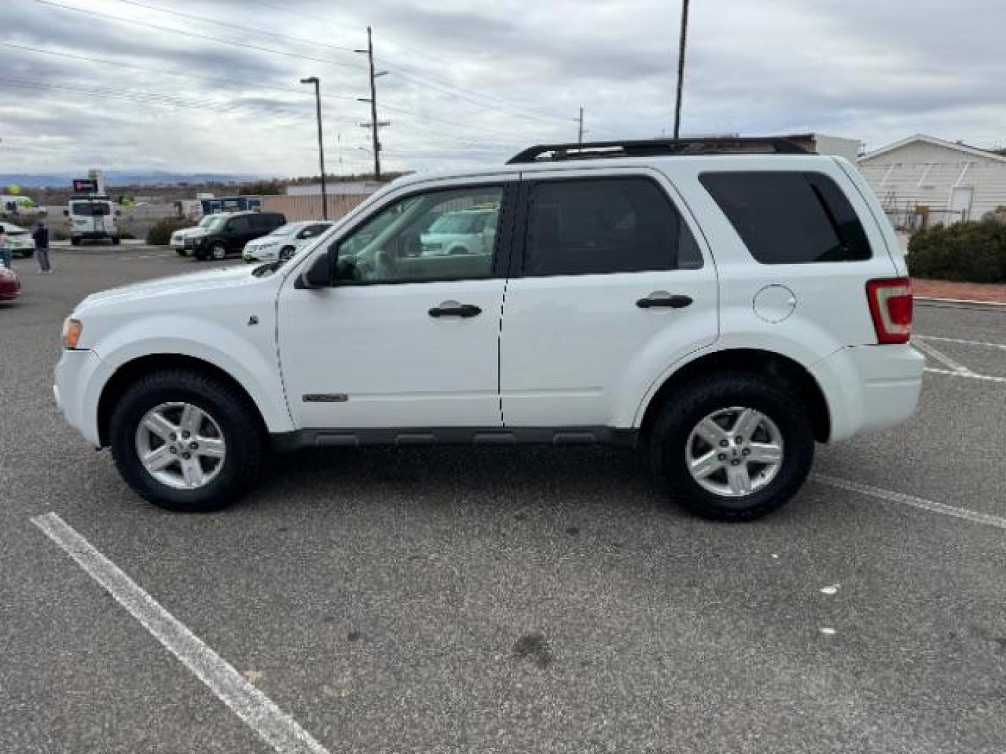 2008 Oxford White /Stone Cloth Interior Ford Escape Hybrid FWD (1FMCU49H98K) with an 2.3L L4 DOHC 16V HYBRID engine, Continuously Variable Transmission transmission, located at 1865 East Red Hills Pkwy, St. George, 84770, (435) 628-0023, 37.120850, -113.543640 - Photo#5