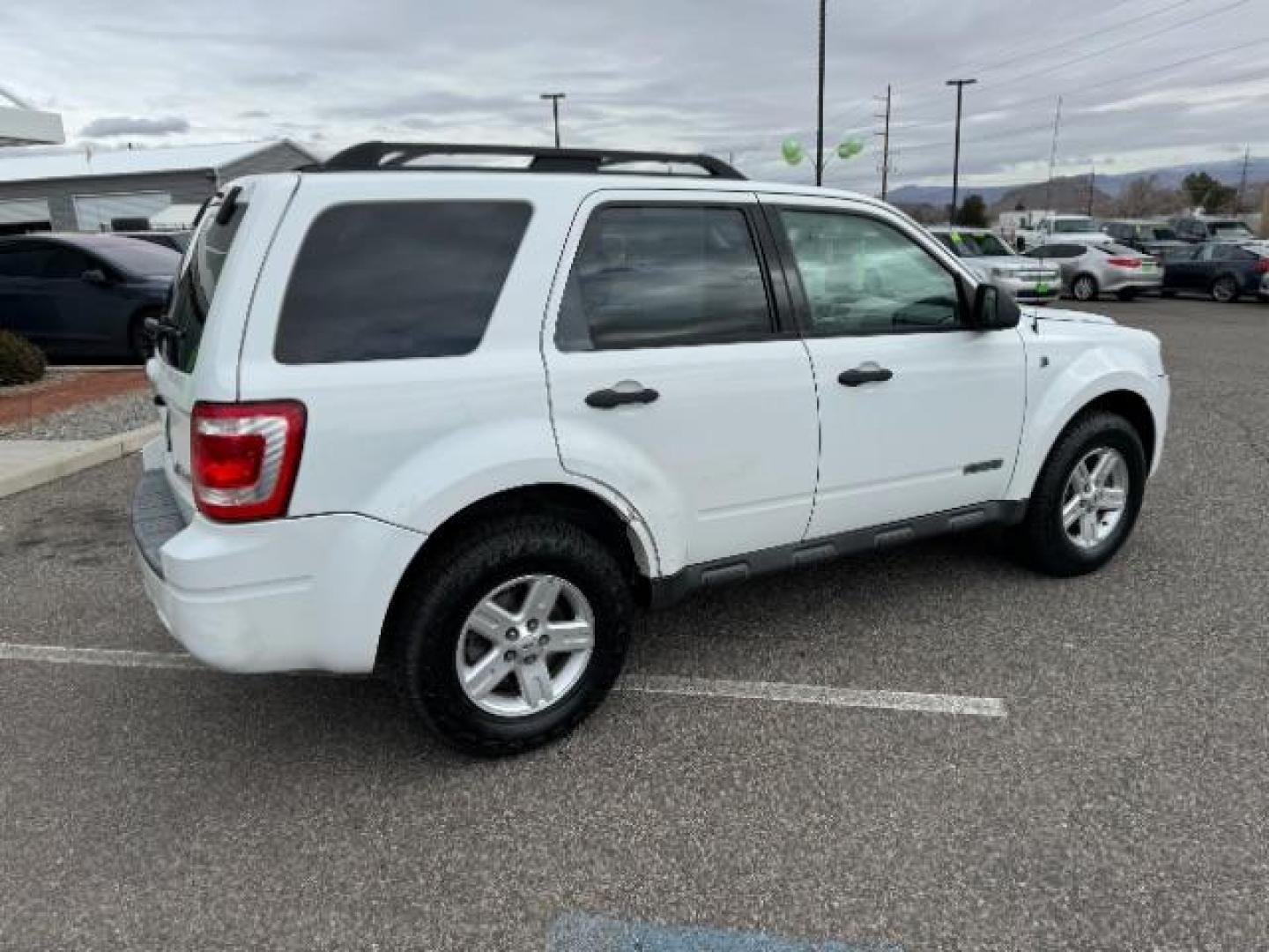 2008 Oxford White /Stone Cloth Interior Ford Escape Hybrid FWD (1FMCU49H98K) with an 2.3L L4 DOHC 16V HYBRID engine, Continuously Variable Transmission transmission, located at 1865 East Red Hills Pkwy, St. George, 84770, (435) 628-0023, 37.120850, -113.543640 - We specialize in helping ALL people get the best financing available. No matter your credit score, good, bad or none we can get you an amazing rate. Had a bankruptcy, divorce, or repossessions? We give you the green light to get your credit back on the road. Low down and affordable payments that fit - Photo#10