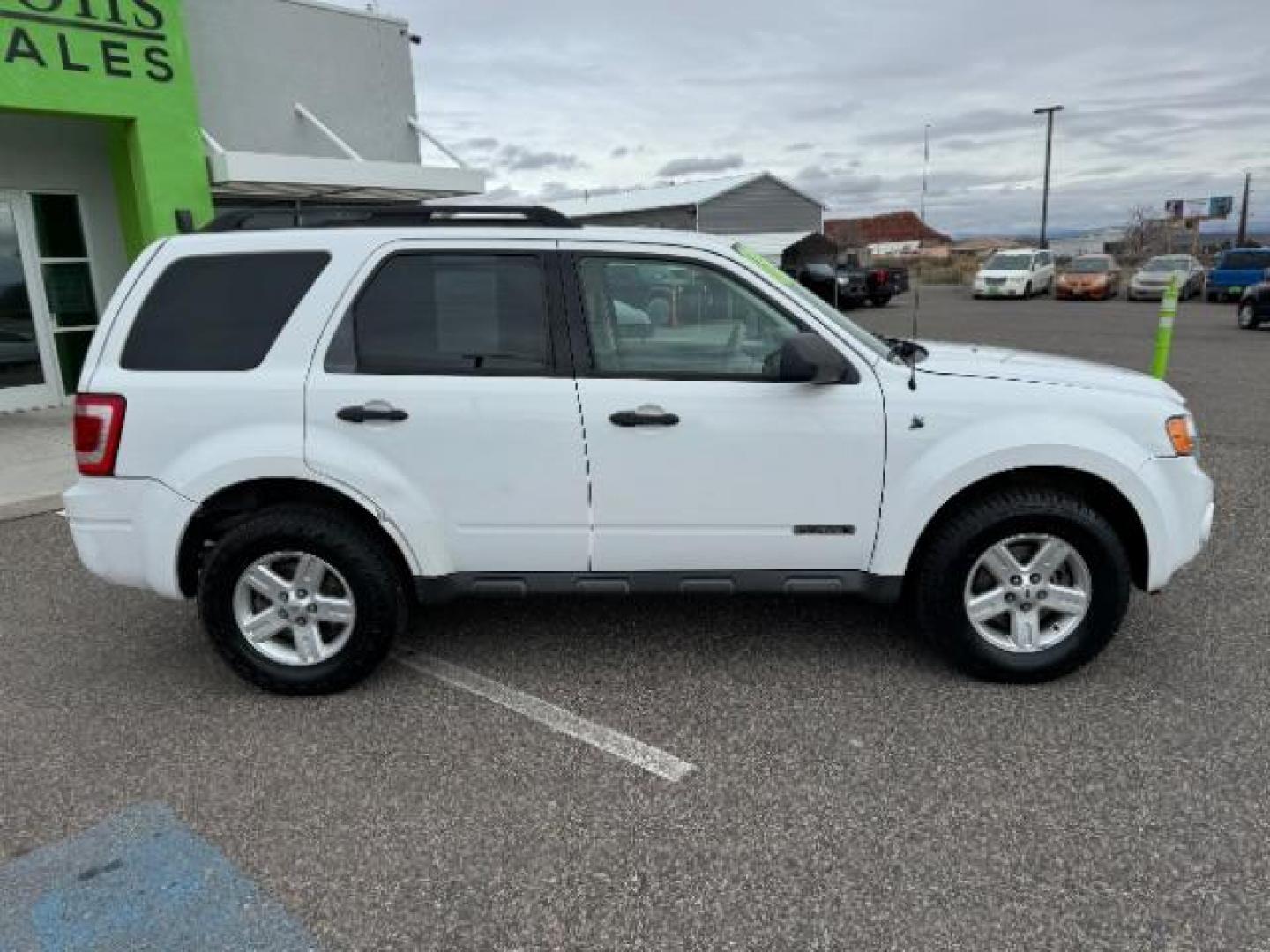 2008 Oxford White /Stone Cloth Interior Ford Escape Hybrid FWD (1FMCU49H98K) with an 2.3L L4 DOHC 16V HYBRID engine, Continuously Variable Transmission transmission, located at 1865 East Red Hills Pkwy, St. George, 84770, (435) 628-0023, 37.120850, -113.543640 - We specialize in helping ALL people get the best financing available. No matter your credit score, good, bad or none we can get you an amazing rate. Had a bankruptcy, divorce, or repossessions? We give you the green light to get your credit back on the road. Low down and affordable payments that fit - Photo#11