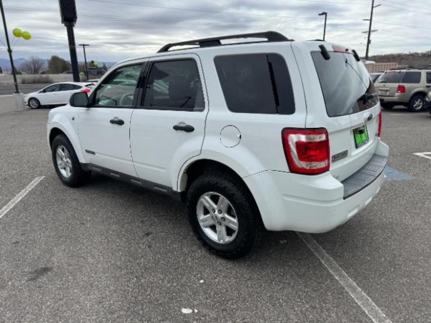 2008 Oxford White /Stone Cloth Interior Ford Escape Hybrid FWD (1FMCU49H98K) with an 2.3L L4 DOHC 16V HYBRID engine, Continuously Variable Transmission transmission, located at 1865 East Red Hills Pkwy, St. George, 84770, (435) 628-0023, 37.120850, -113.543640 - We specialize in helping ALL people get the best financing available. No matter your credit score, good, bad or none we can get you an amazing rate. Had a bankruptcy, divorce, or repossessions? We give you the green light to get your credit back on the road. Low down and affordable payments that fit - Photo#6