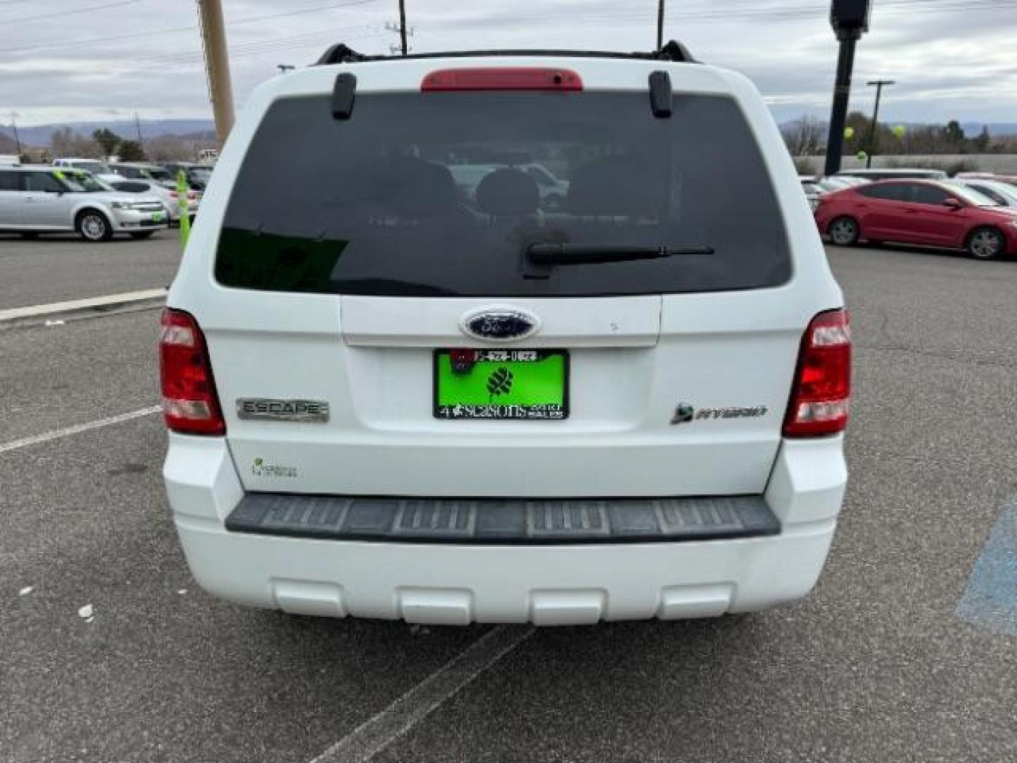 2008 Oxford White /Stone Cloth Interior Ford Escape Hybrid FWD (1FMCU49H98K) with an 2.3L L4 DOHC 16V HYBRID engine, Continuously Variable Transmission transmission, located at 1865 East Red Hills Pkwy, St. George, 84770, (435) 628-0023, 37.120850, -113.543640 - We specialize in helping ALL people get the best financing available. No matter your credit score, good, bad or none we can get you an amazing rate. Had a bankruptcy, divorce, or repossessions? We give you the green light to get your credit back on the road. Low down and affordable payments that fit - Photo#8