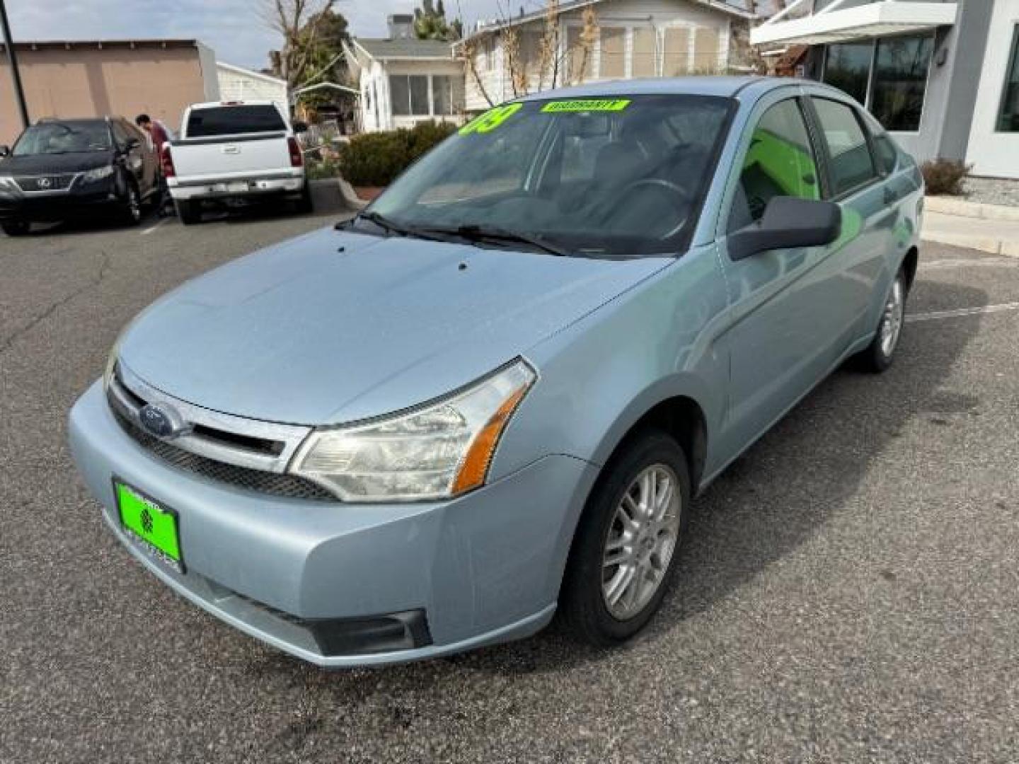 2009 Light Ice Blue Metal /Charcoal Black Cloth Ford Focus SE Sedan (1FAHP35N89W) with an 2.0L L4 DOHC 16V engine, 4-Speed Automatic transmission, located at 1865 East Red Hills Pkwy, St. George, 84770, (435) 628-0023, 37.120850, -113.543640 - Photo#3