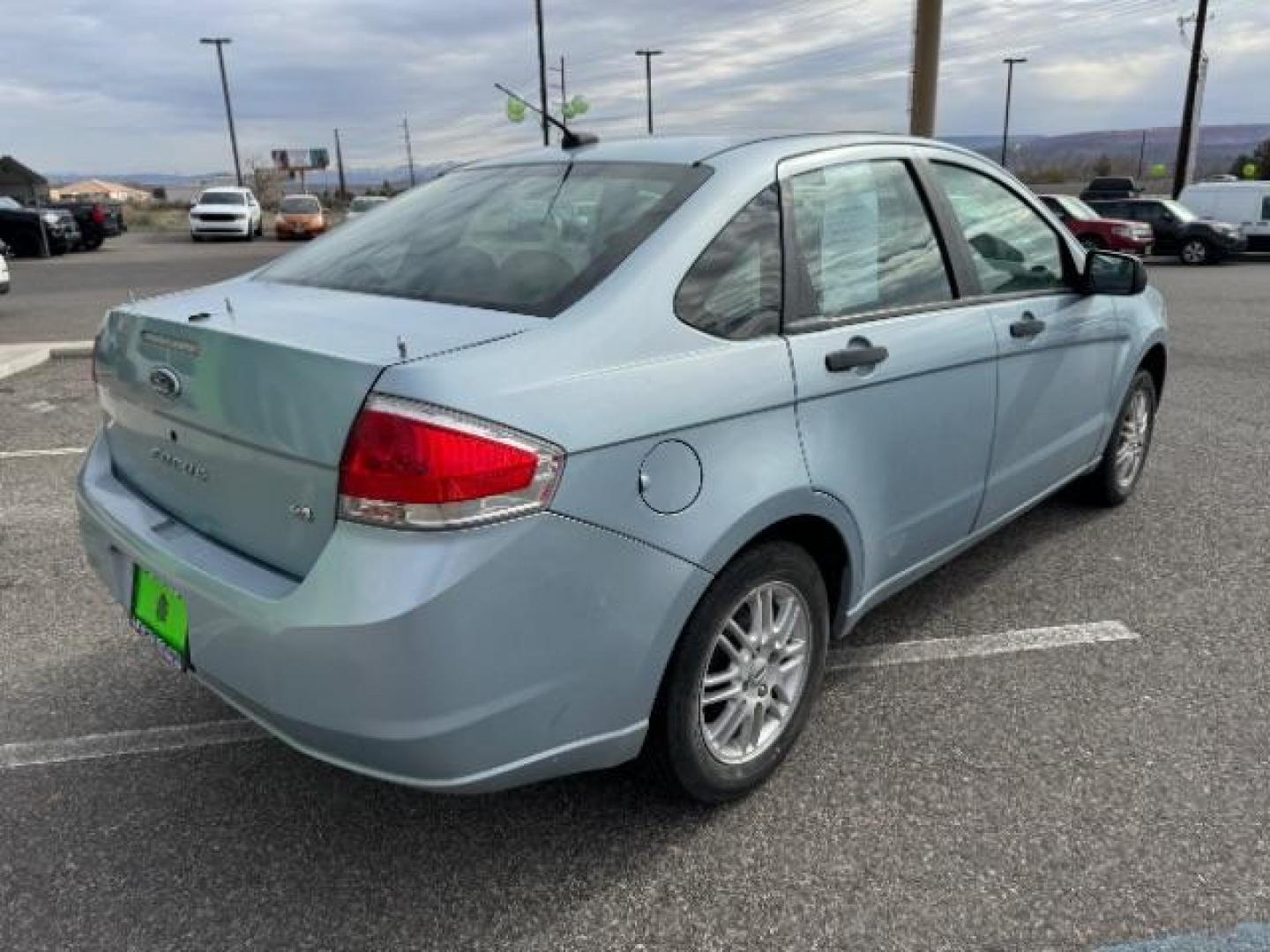 2009 Light Ice Blue Metal /Charcoal Black Cloth Ford Focus SE Sedan (1FAHP35N89W) with an 2.0L L4 DOHC 16V engine, 4-Speed Automatic transmission, located at 1865 East Red Hills Pkwy, St. George, 84770, (435) 628-0023, 37.120850, -113.543640 - We specialize in helping ALL people get the best financing available. No matter your credit score, good, bad or none we can get you an amazing rate. Had a bankruptcy, divorce, or repossessions? We give you the green light to get your credit back on the road. Low down and affordable payments that fit - Photo#9