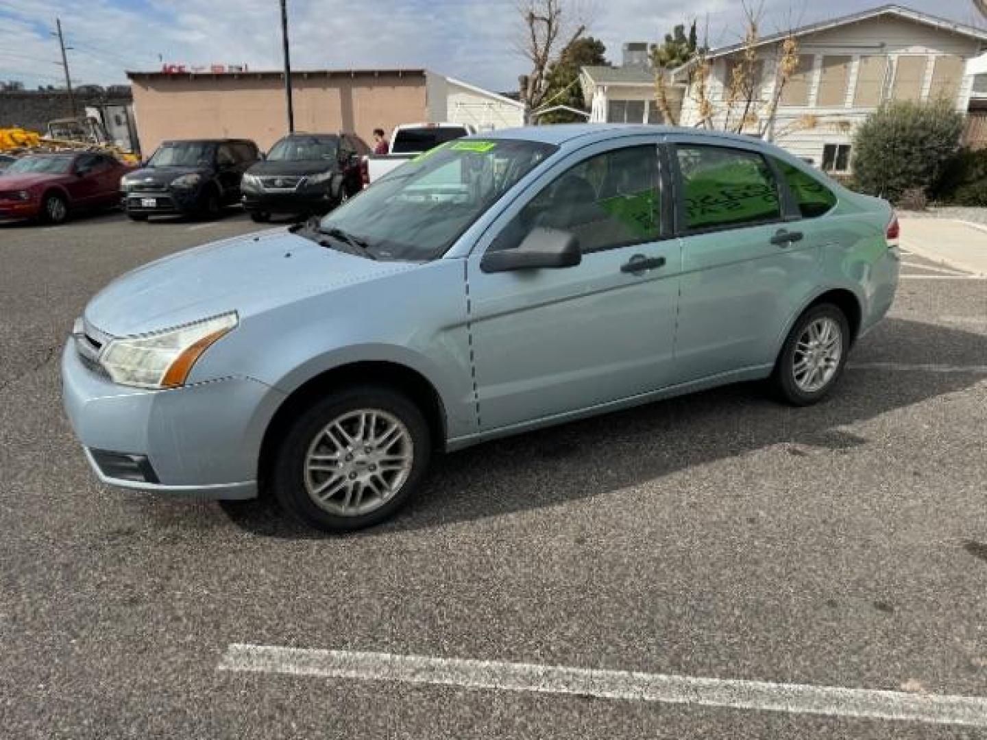 2009 Light Ice Blue Metal /Charcoal Black Cloth Ford Focus SE Sedan (1FAHP35N89W) with an 2.0L L4 DOHC 16V engine, 4-Speed Automatic transmission, located at 1865 East Red Hills Pkwy, St. George, 84770, (435) 628-0023, 37.120850, -113.543640 - We specialize in helping ALL people get the best financing available. No matter your credit score, good, bad or none we can get you an amazing rate. Had a bankruptcy, divorce, or repossessions? We give you the green light to get your credit back on the road. Low down and affordable payments that fit - Photo#4