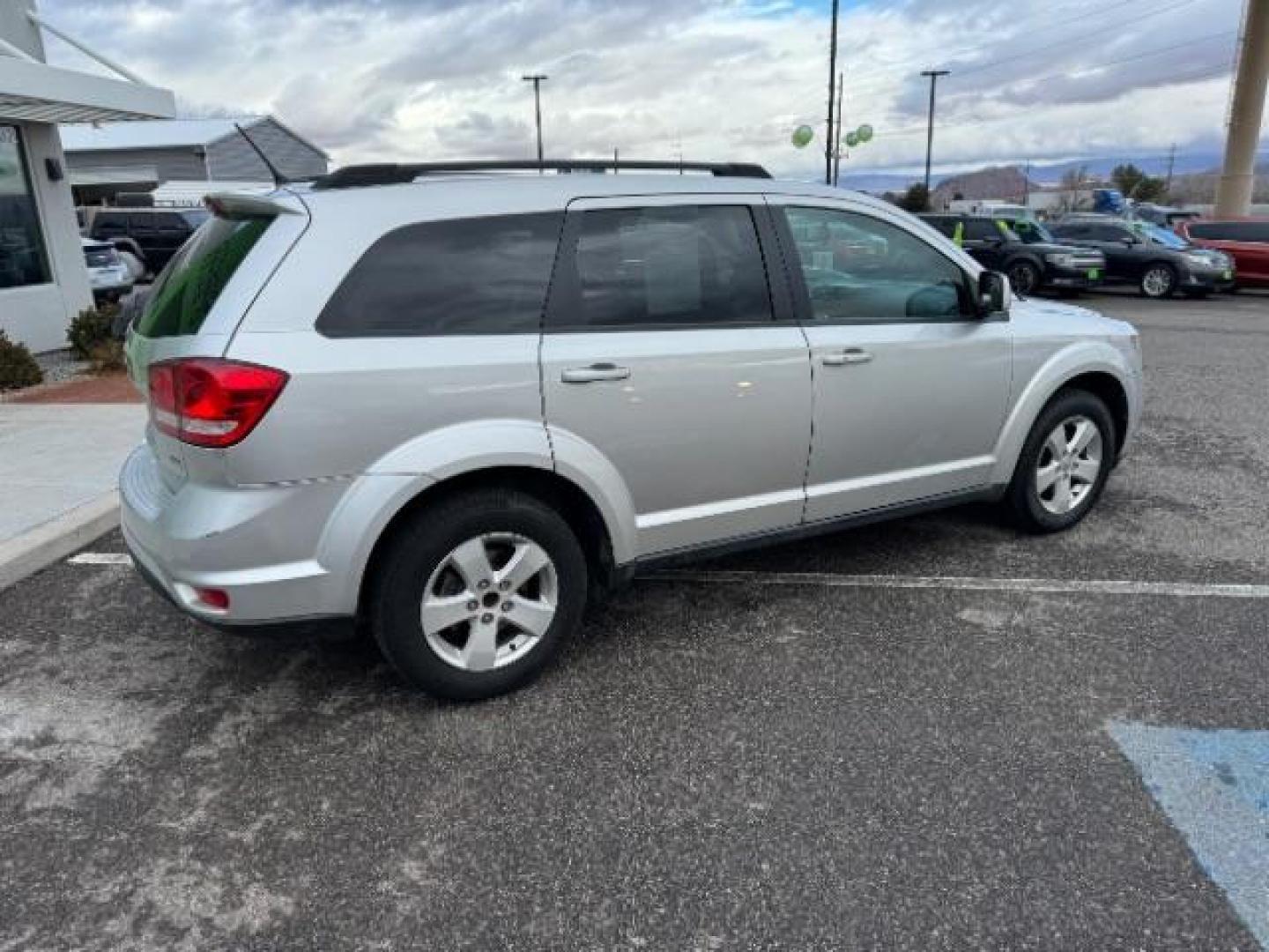 2012 Bright Silver Metall /Black Cloth Interior Dodge Journey SXT (3C4PDCBG8CT) with an 3.6L V6 DOHC 24V engine, 6-Speed Automatic transmission, located at 940 North Main Street, Cedar City, UT, 84720, (435) 628-0023, 37.692936, -113.061897 - Photo#10